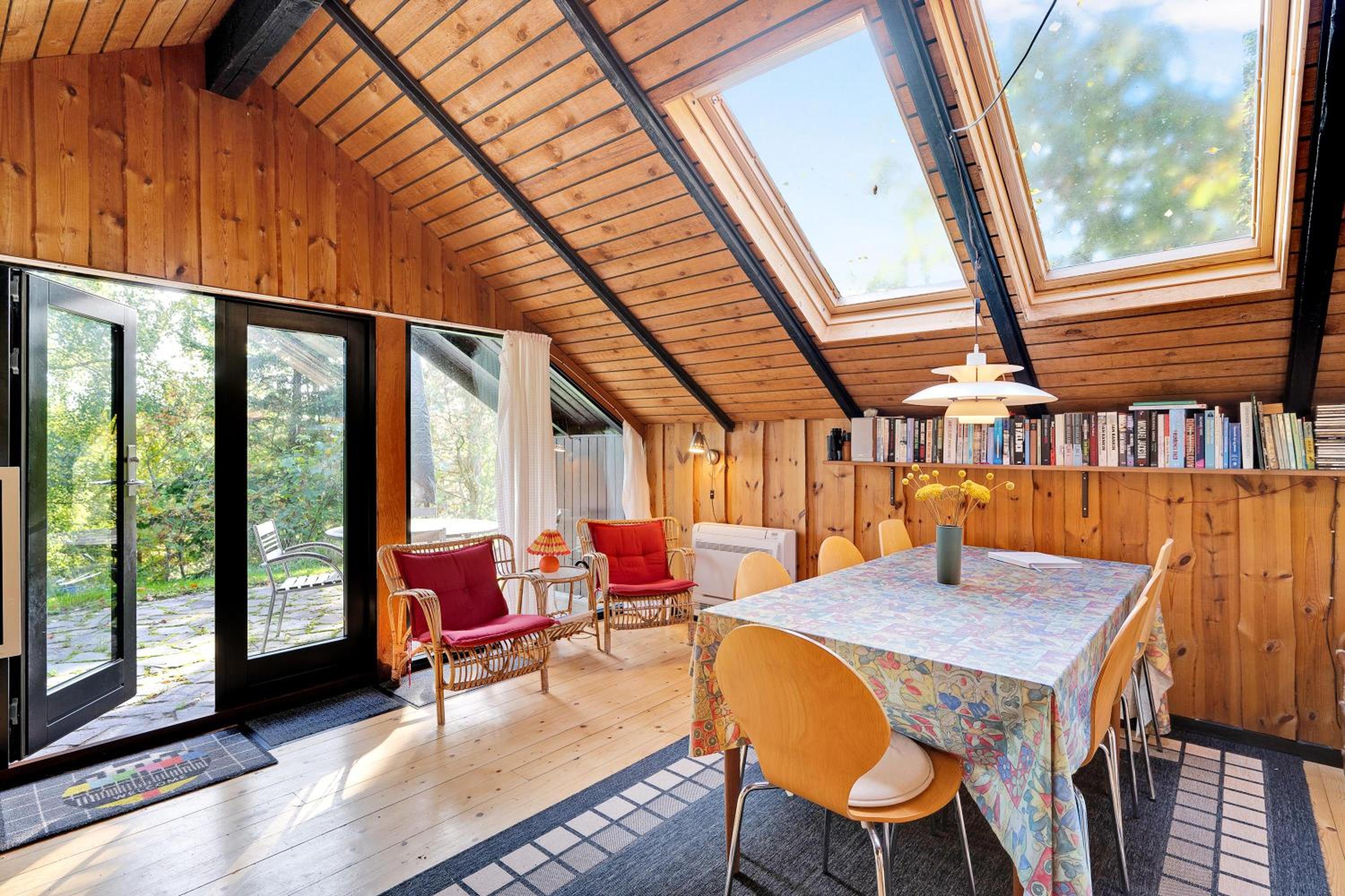 Charming Older Holiday Home With Private Wilderness Hot Tub On Scenic Helgenæs