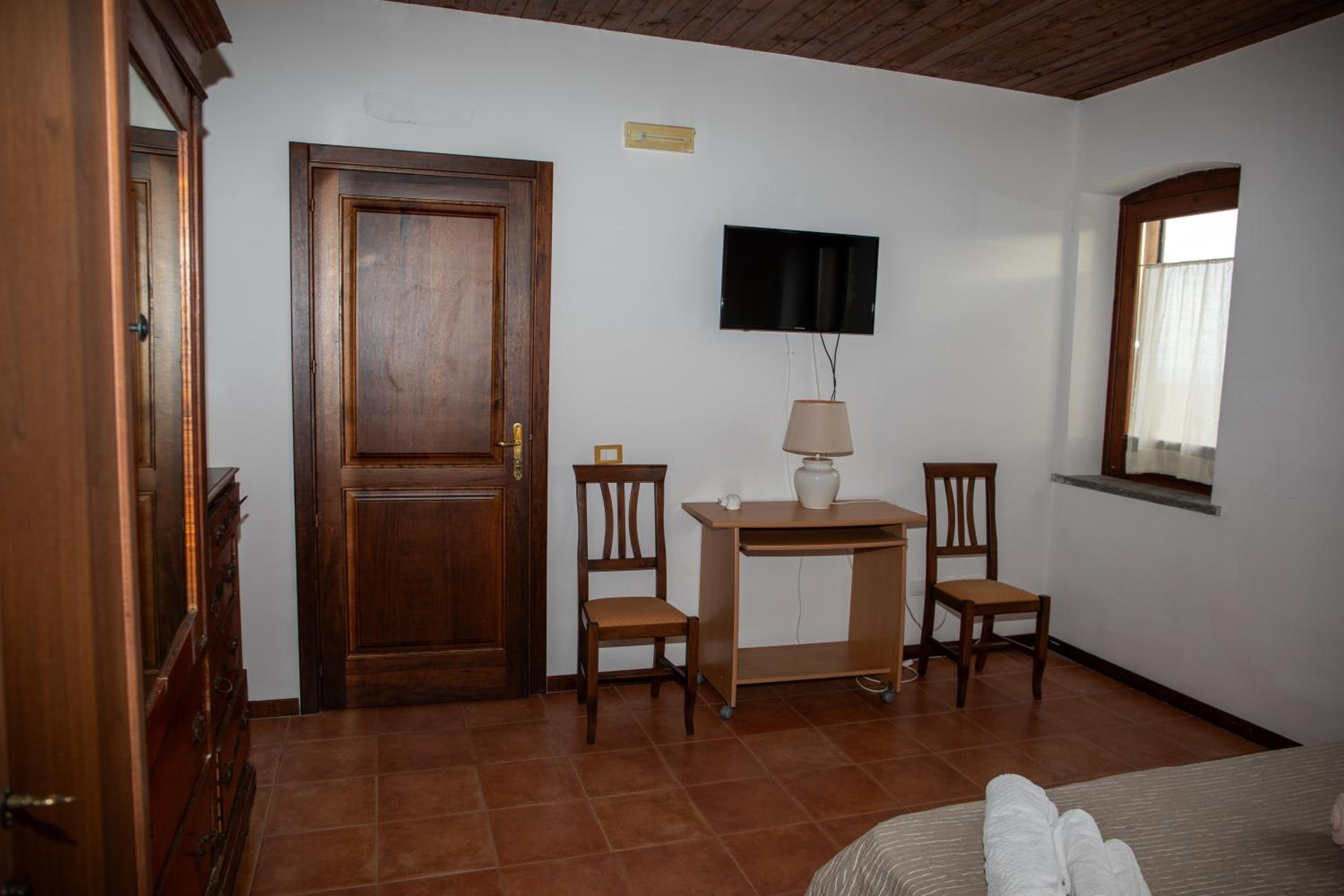 Casale castello Gallelli view 5