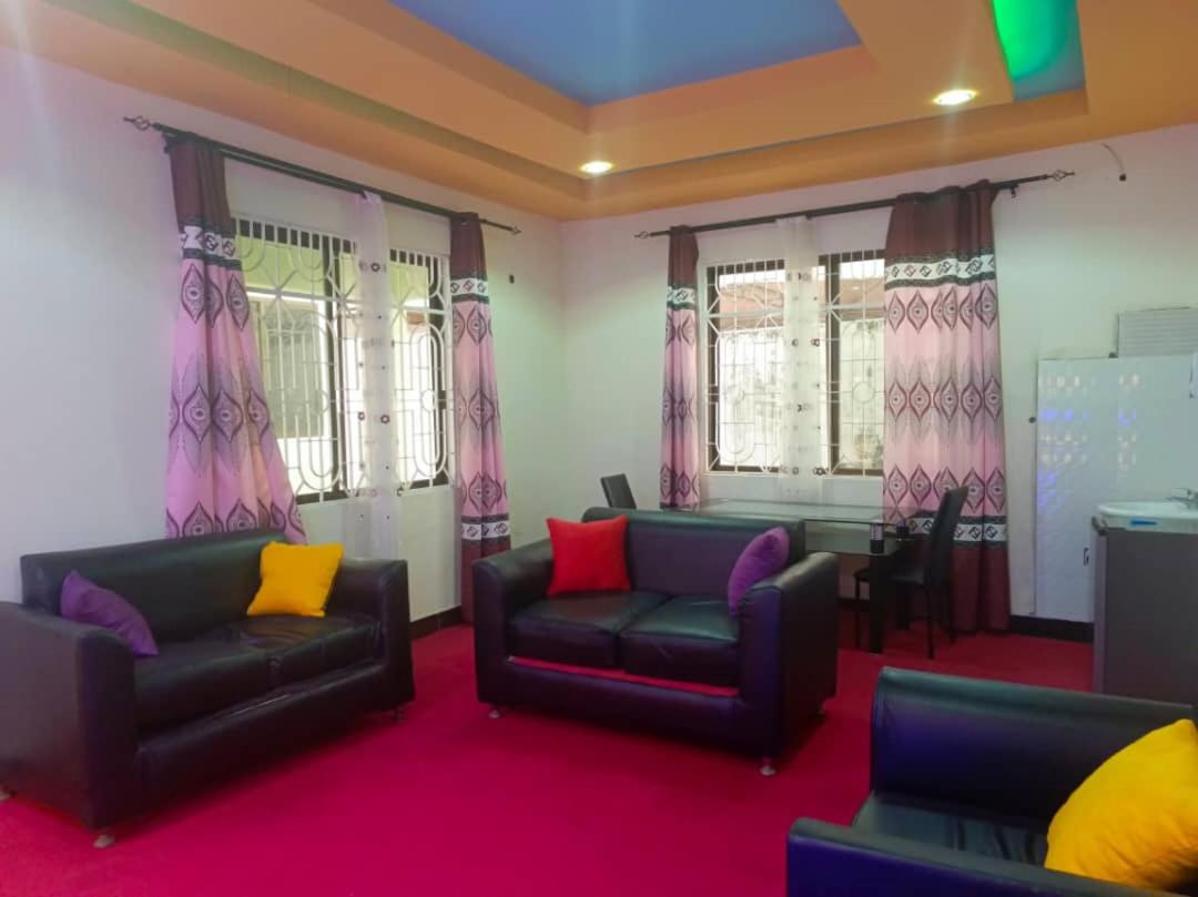 Desmond HOMESTAY