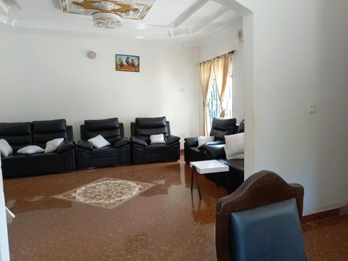 Desmond HOMESTAY