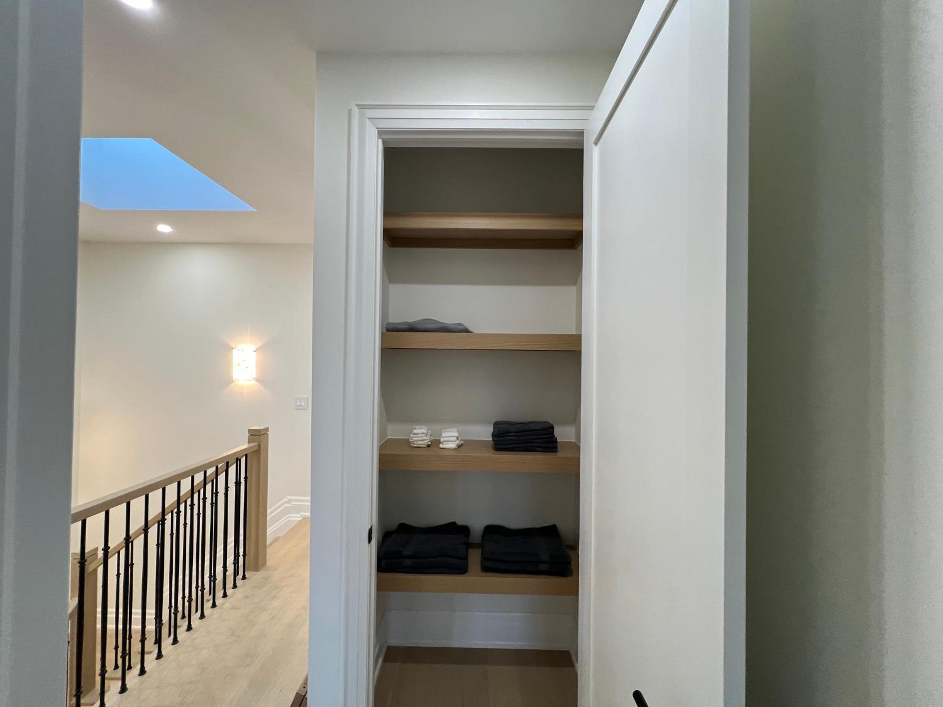 Peaceful Downtown Oakville 4 bedroom house, Steps to Lake
