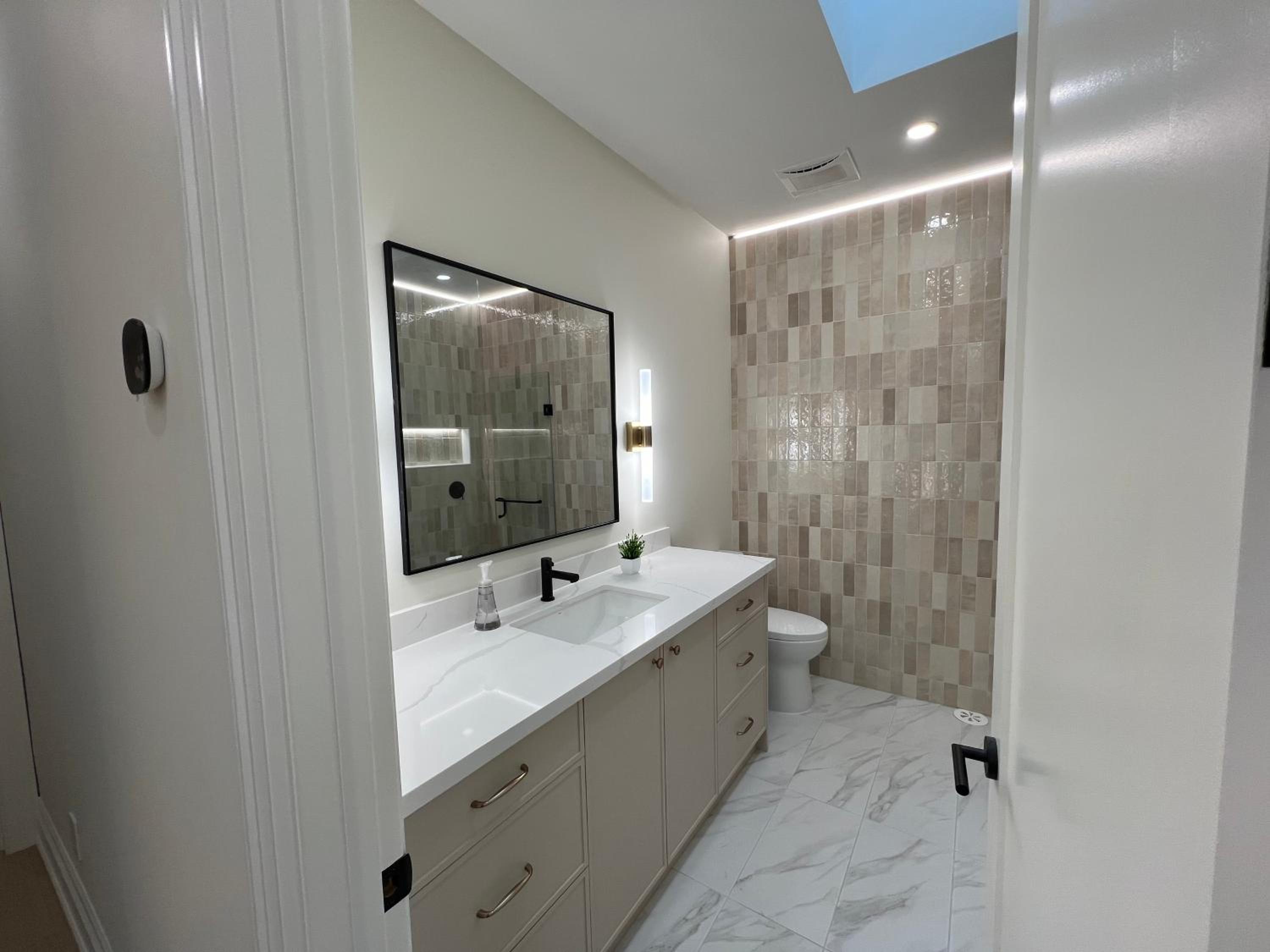 Peaceful Downtown Oakville 4 bedroom house, Steps to Lake