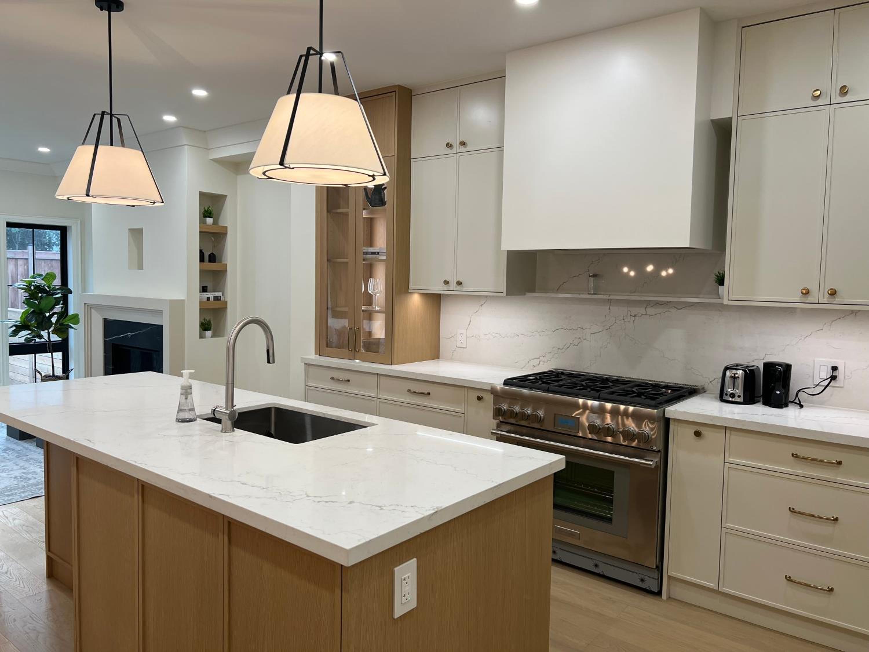 Peaceful Downtown Oakville 4 bedroom house, Steps to Lake