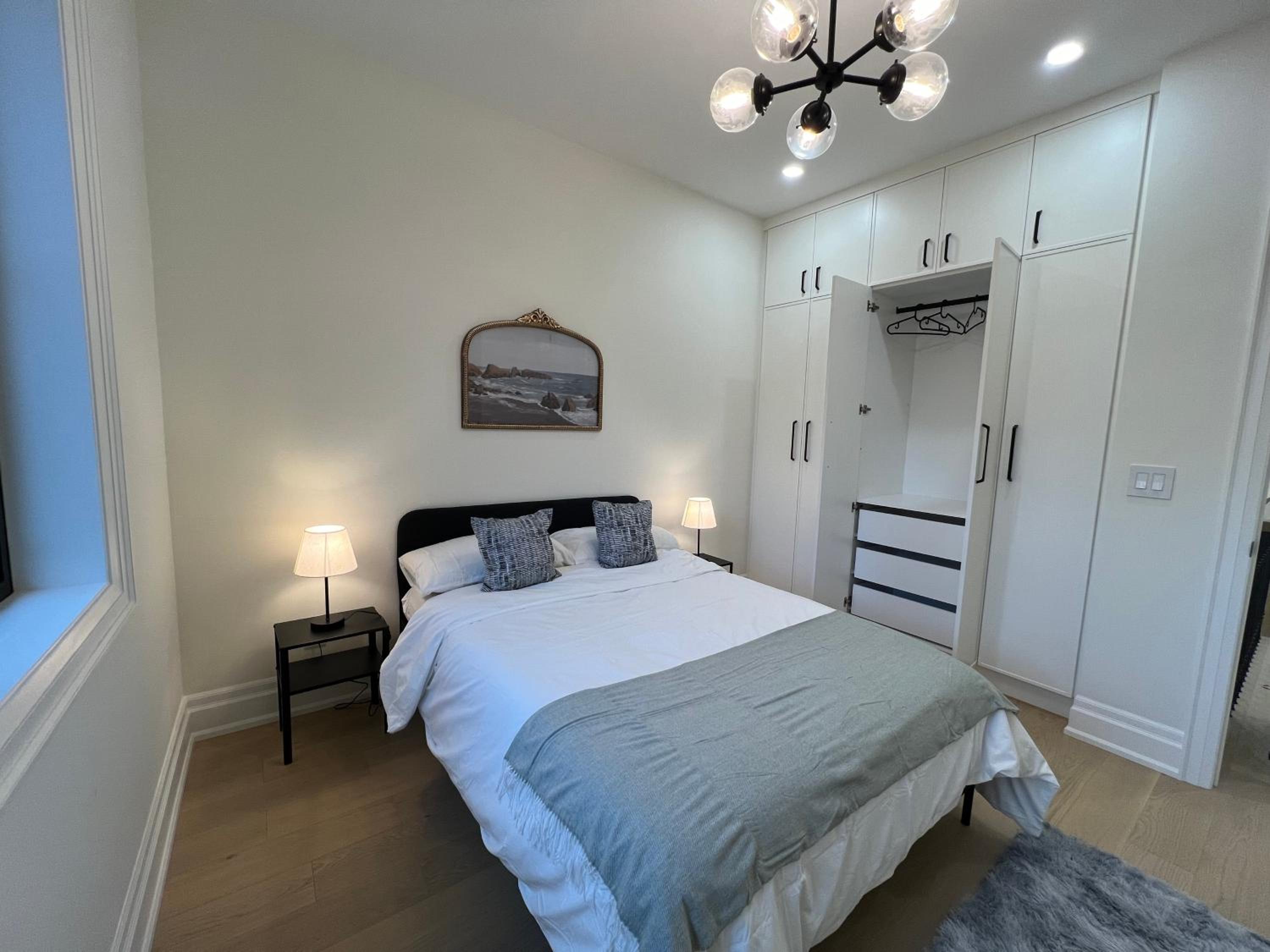Peaceful Downtown Oakville 4 bedroom house, Steps to Lake