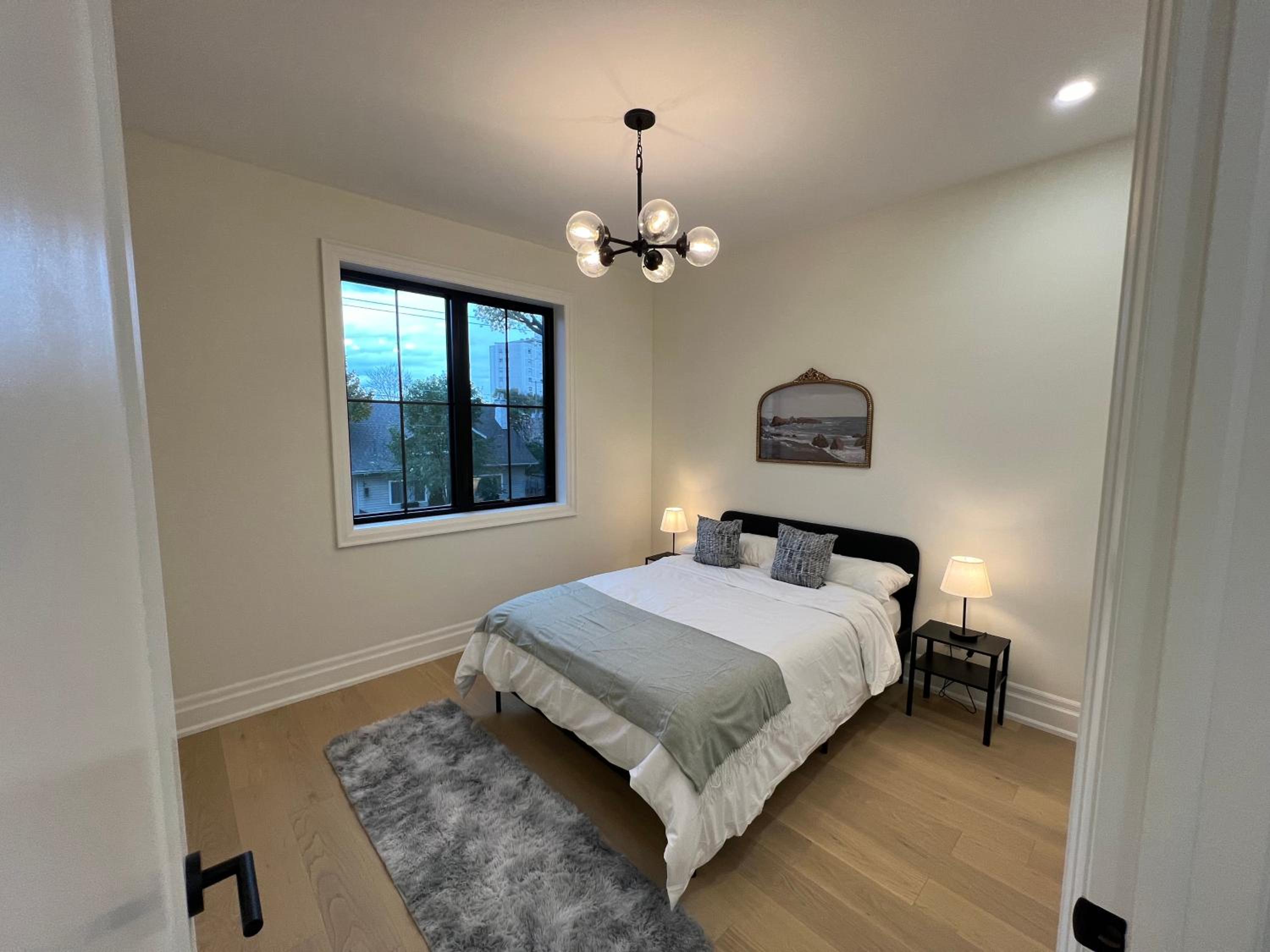 Peaceful Downtown Oakville 4 bedroom house, Steps to Lake