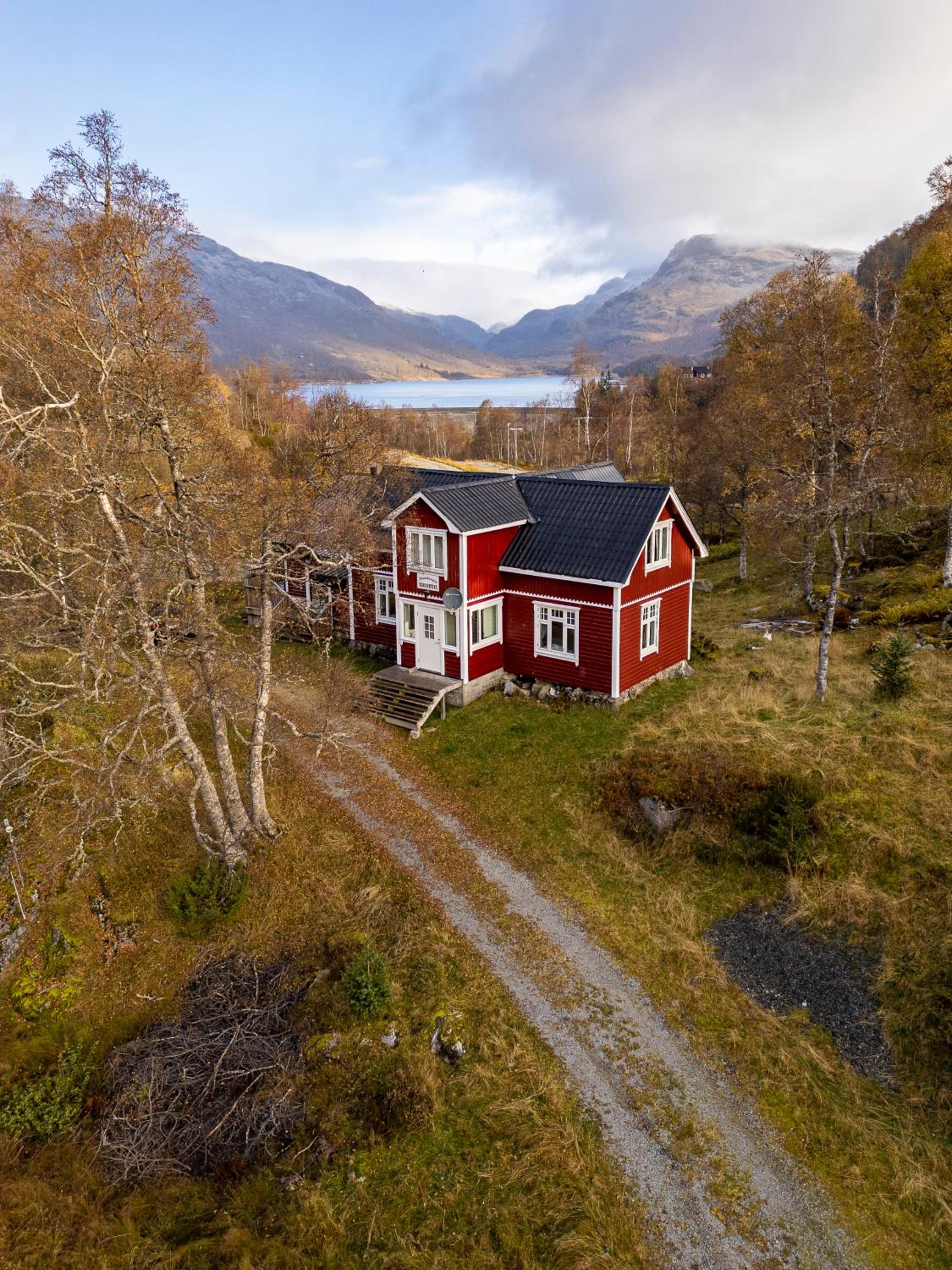 Handeland Lodge Near Trolltunga and Pulpit Rock Sleeps 18 with Sauna
