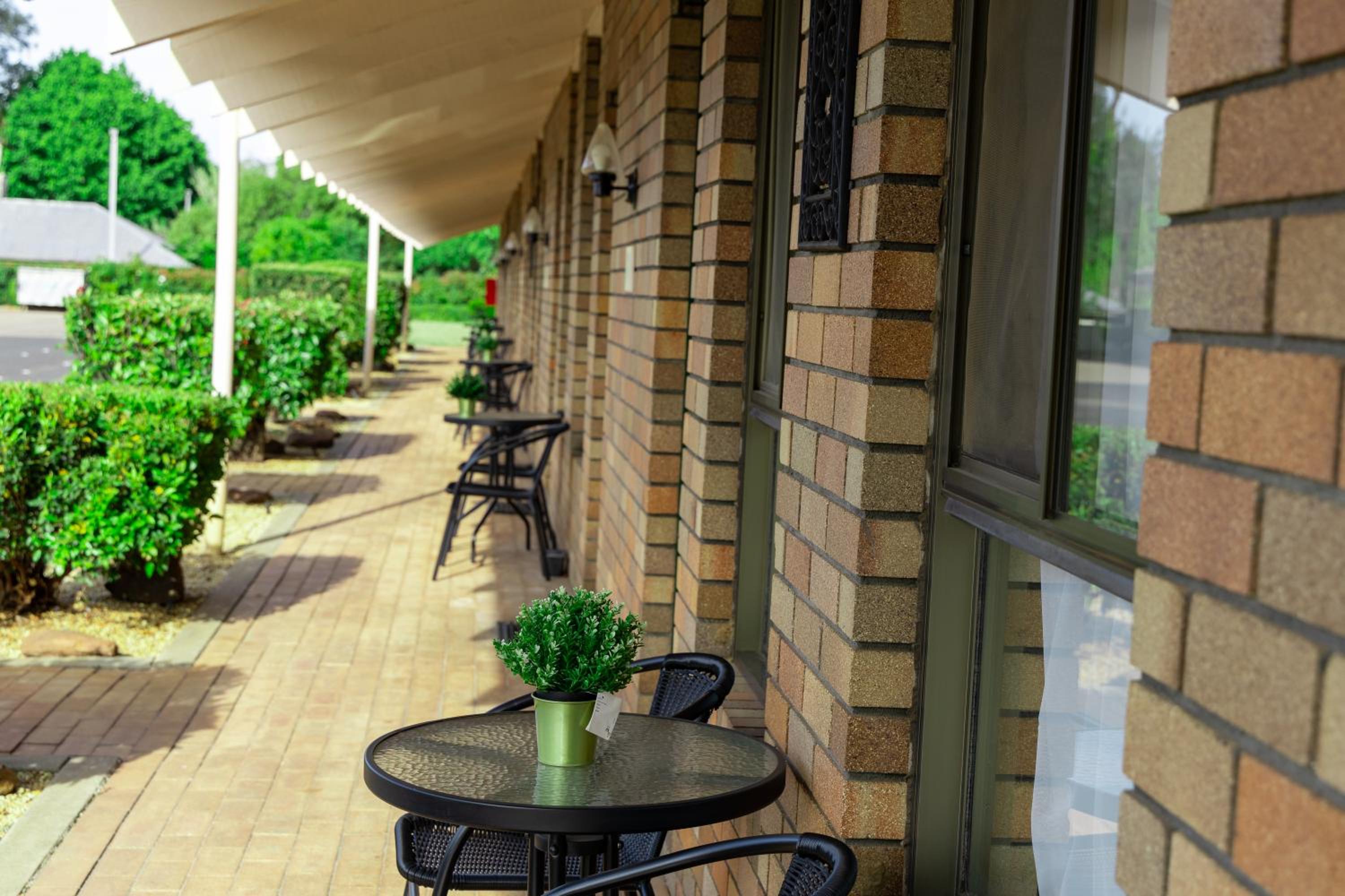 All Travellers Motor Inn
