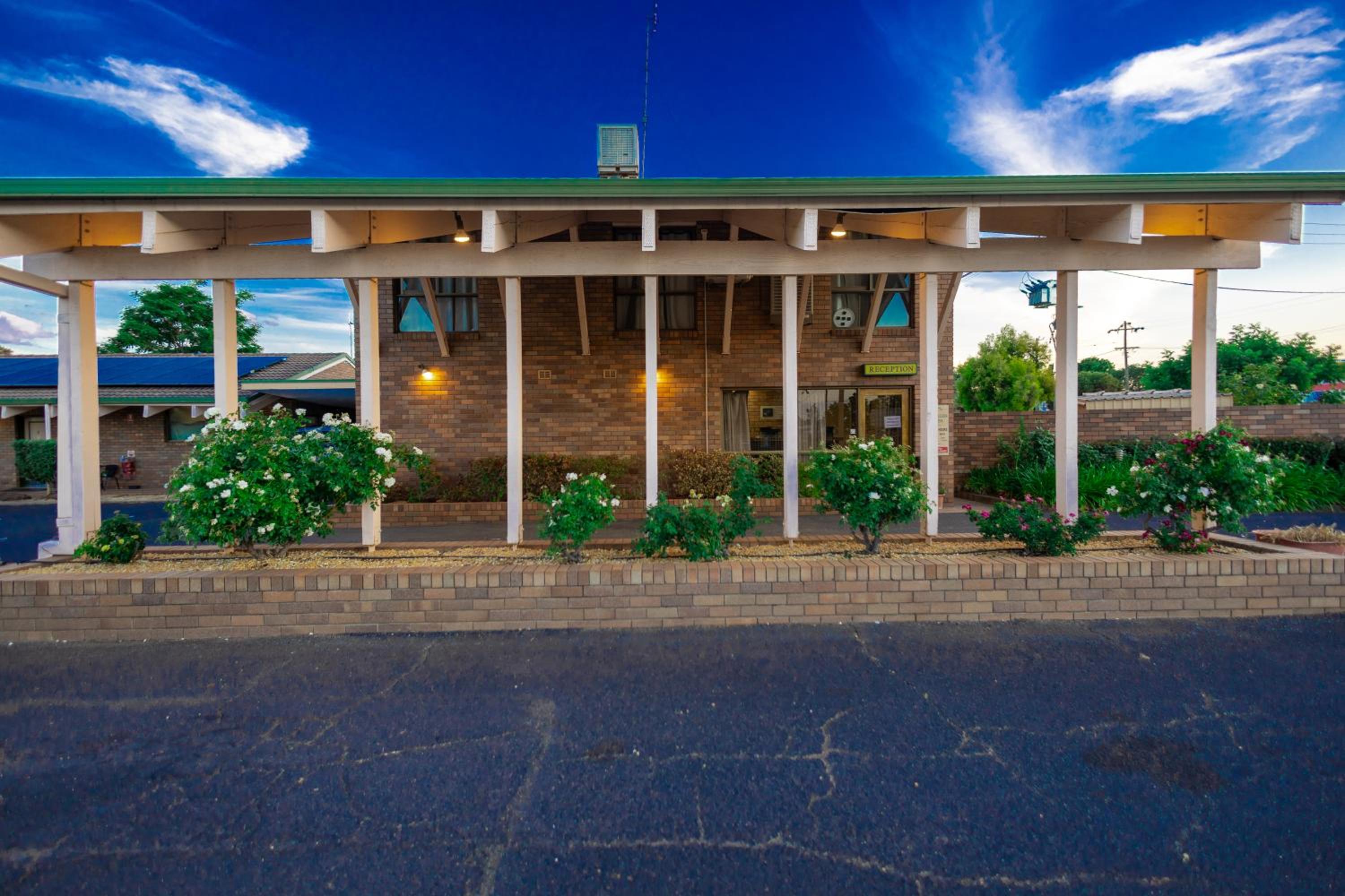 All Travellers Motor Inn