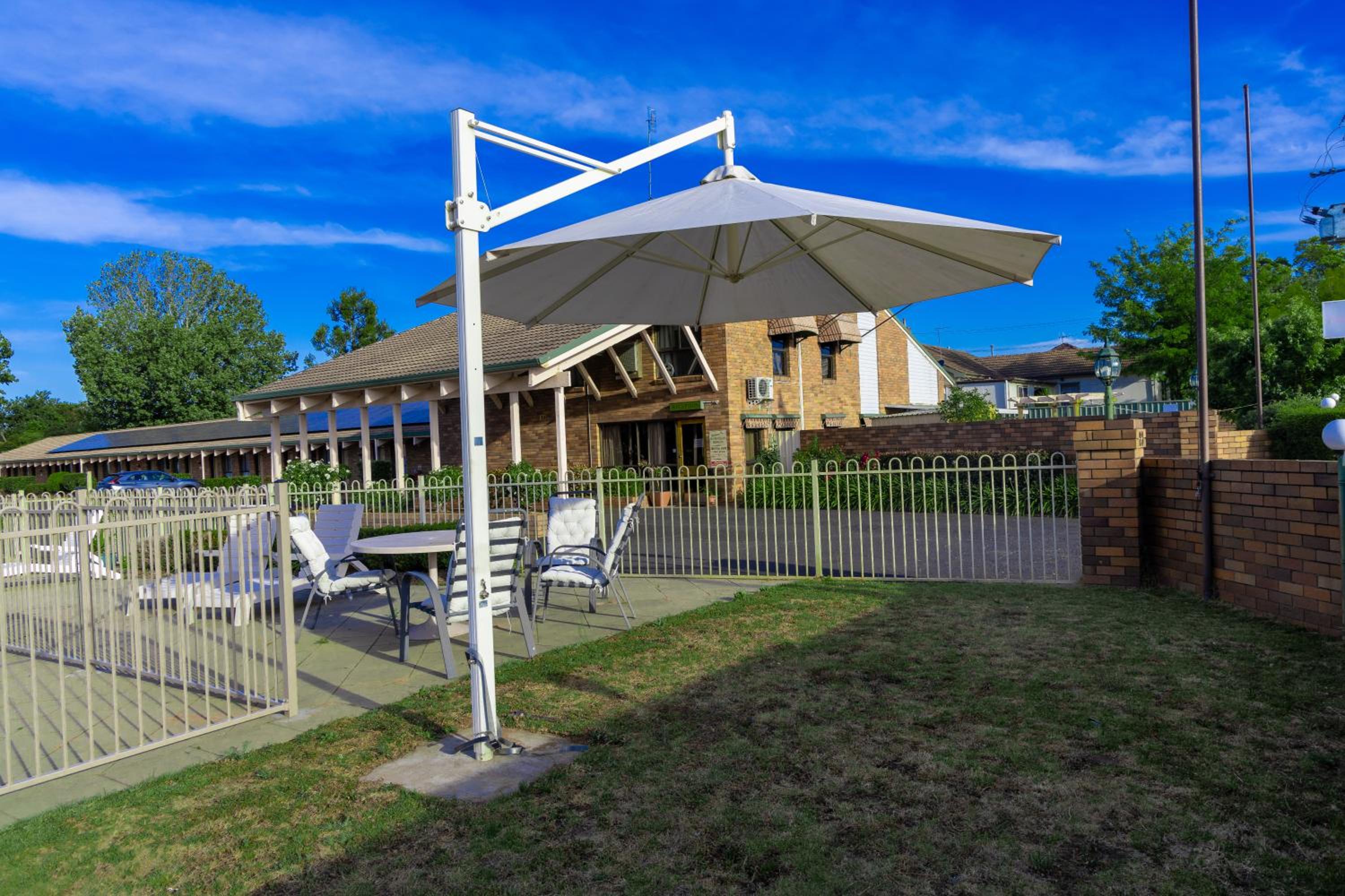 All Travellers Motor Inn