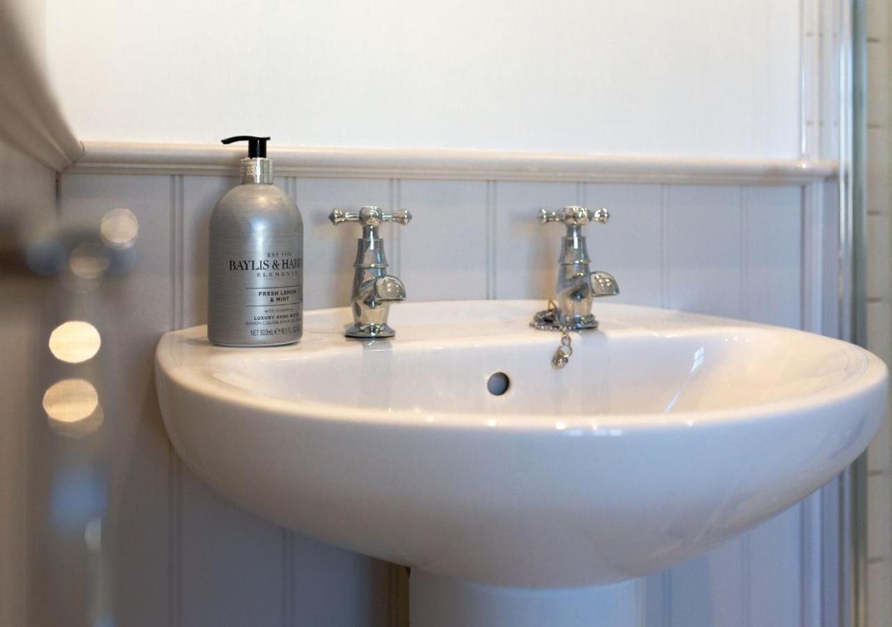 Jasmine Cottage - 2 Bedroom in Heart of Bourton view 5
