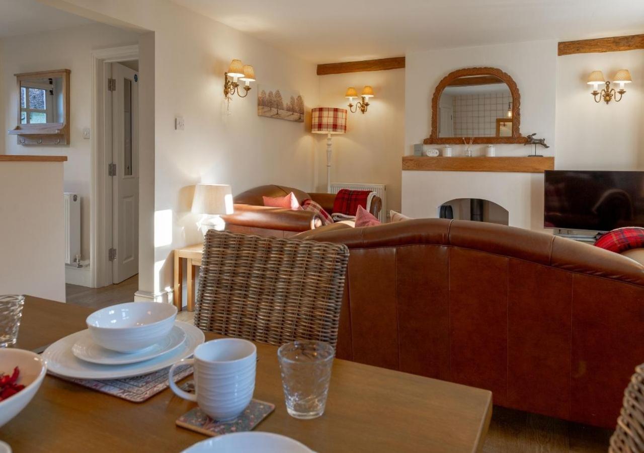 Jasmine Cottage - 2 Bedroom in Heart of Bourton view 3