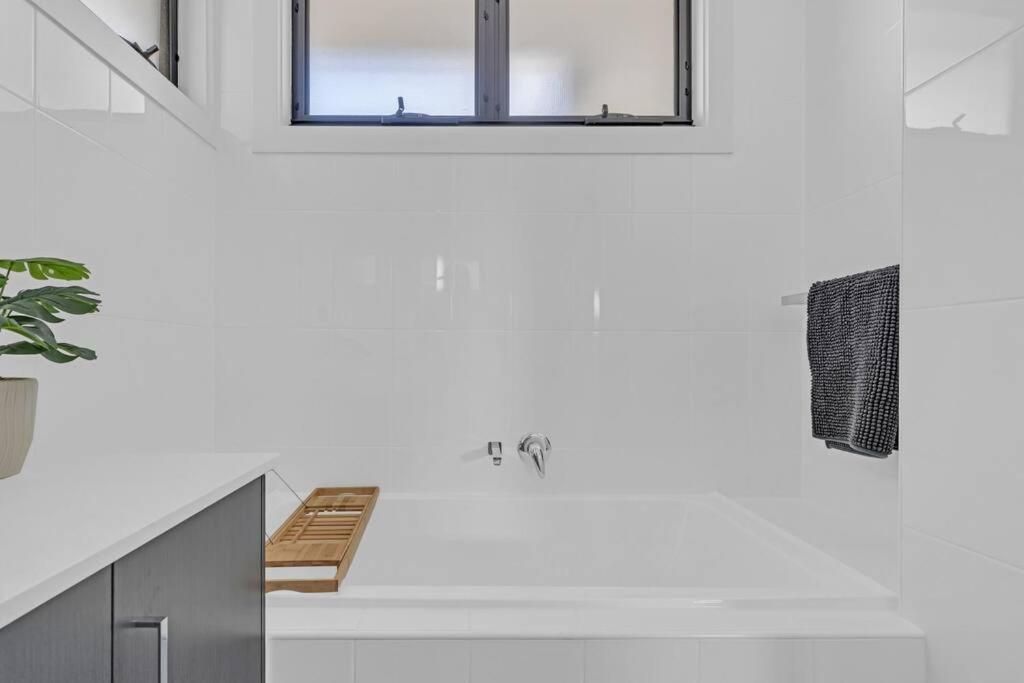 Paradise Family Home, Close to CBD & Amenities