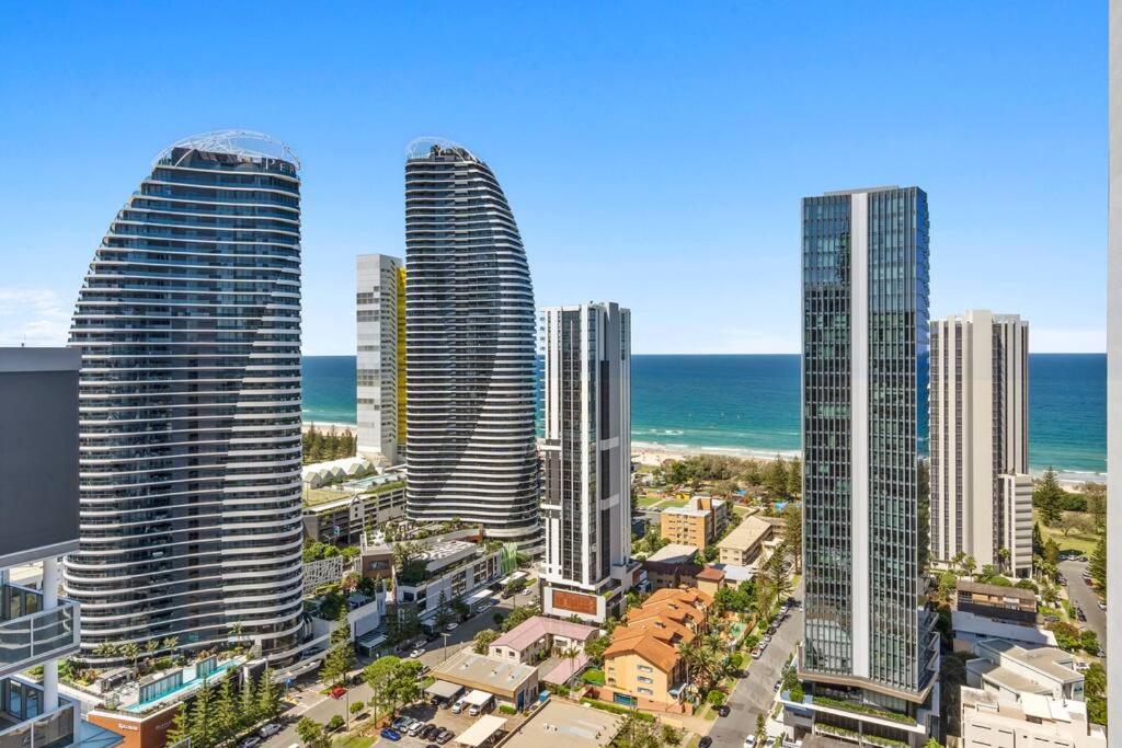 Broadbeach 2b2b apt FREE parking