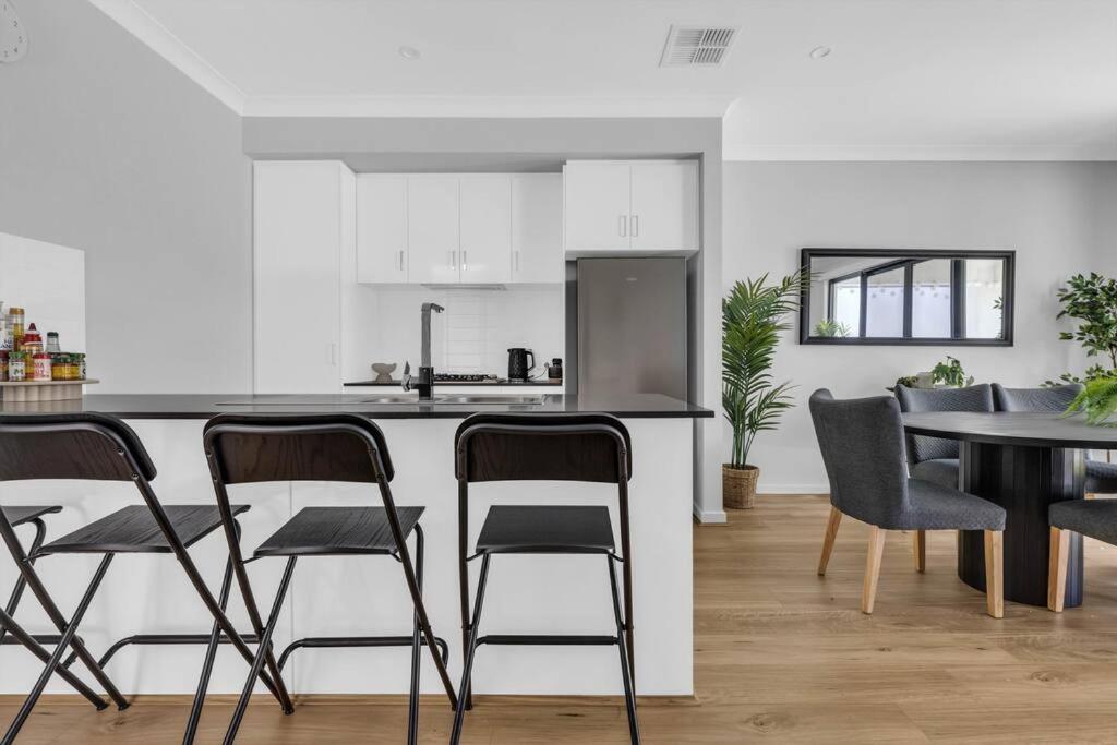 Paradise Family Home, Close to CBD & Amenities