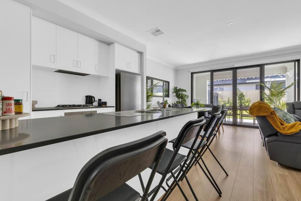 Paradise Family Home, Close to CBD & Amenities