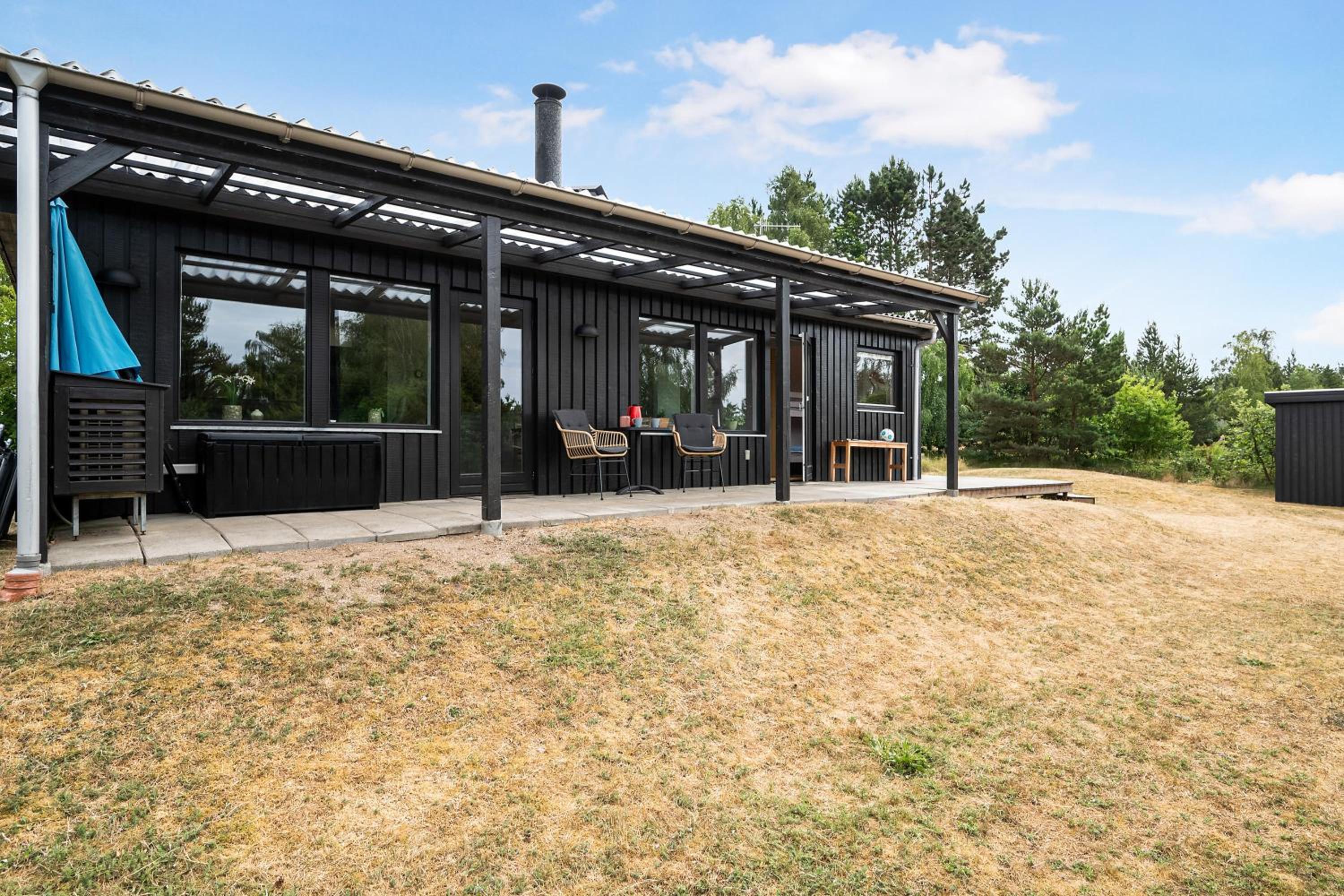Lovely Holiday Home Within Walking Distance To A Great Beach