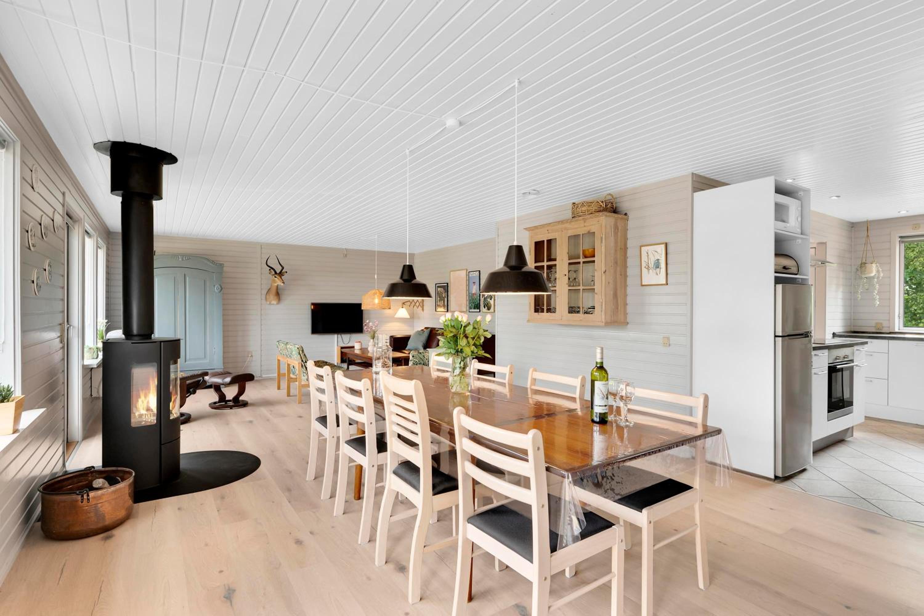 Lovely Holiday Home Within Walking Distance To A Great Beach