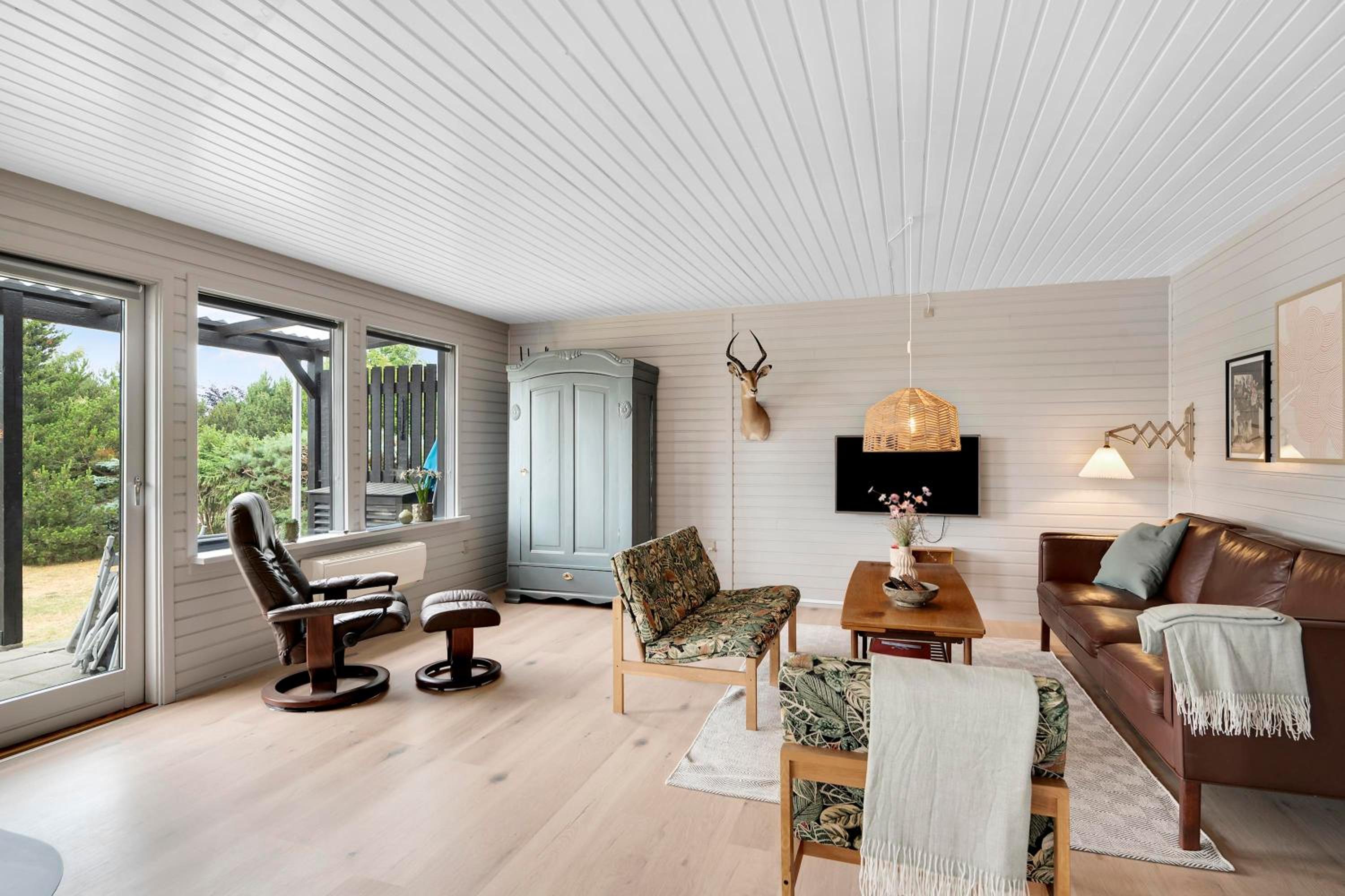 Lovely Holiday Home Within Walking Distance To A Great Beach