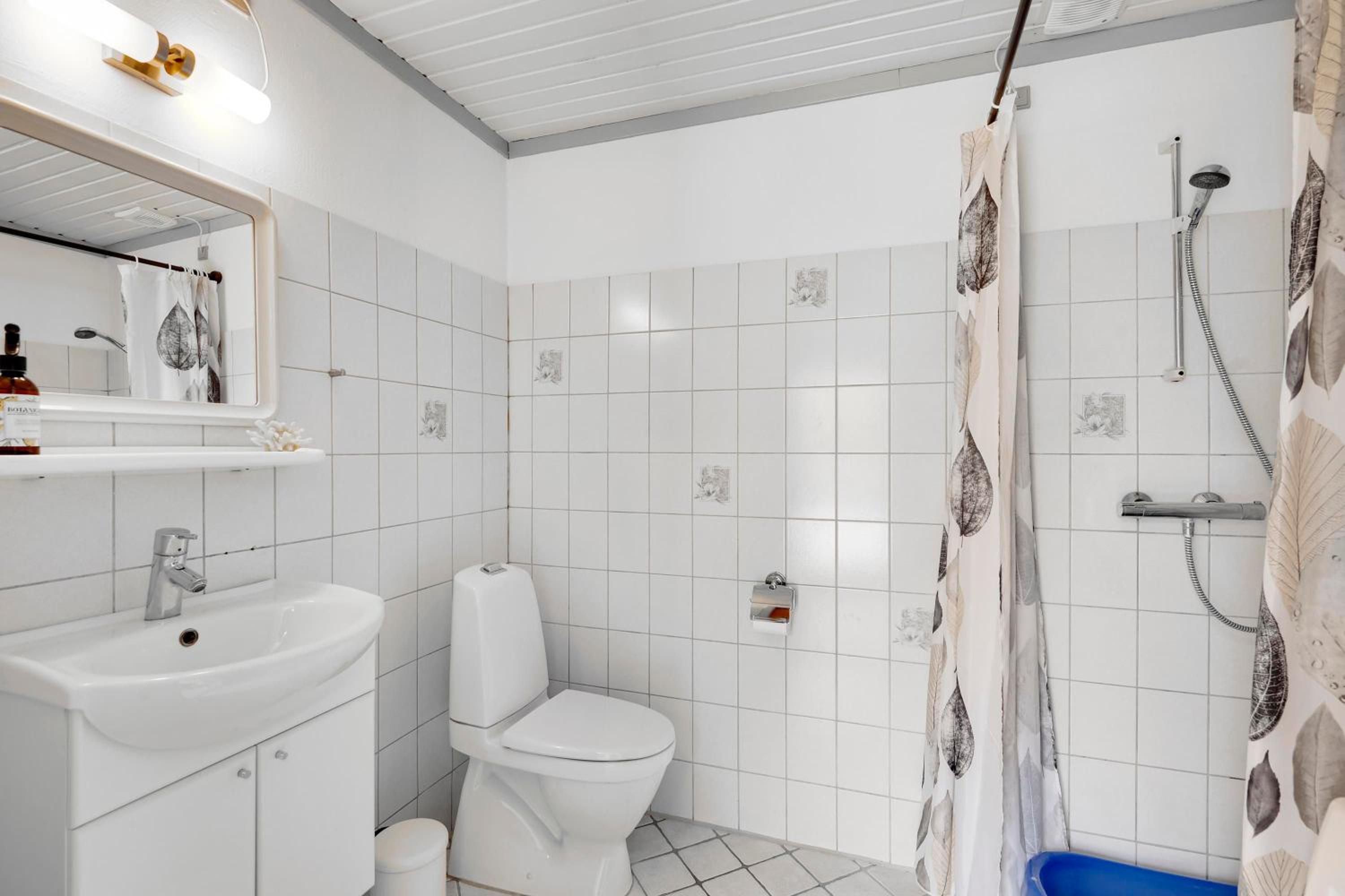 Lovely Holiday Home Within Walking Distance To A Great Beach