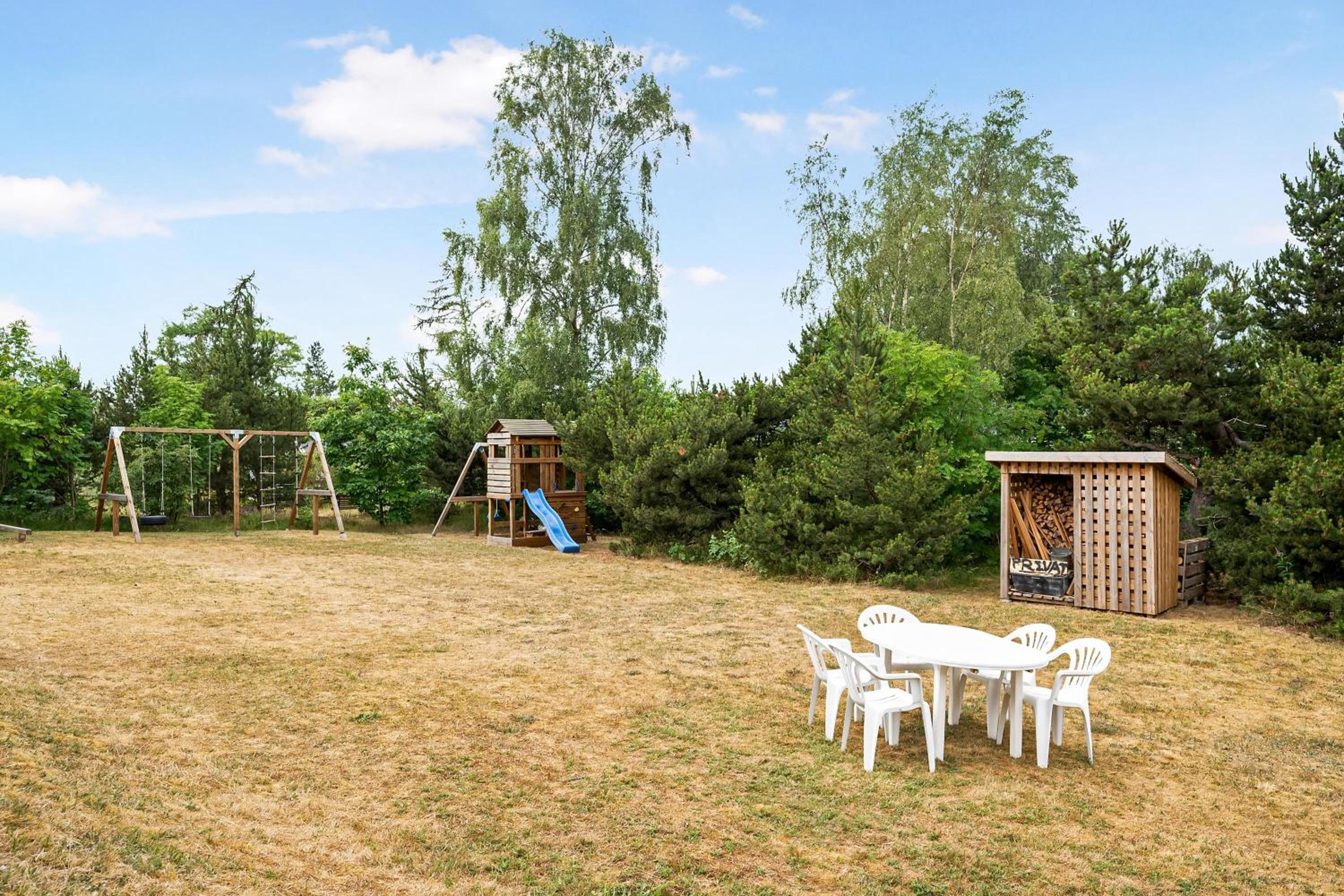 Lovely Holiday Home Within Walking Distance To A Great Beach