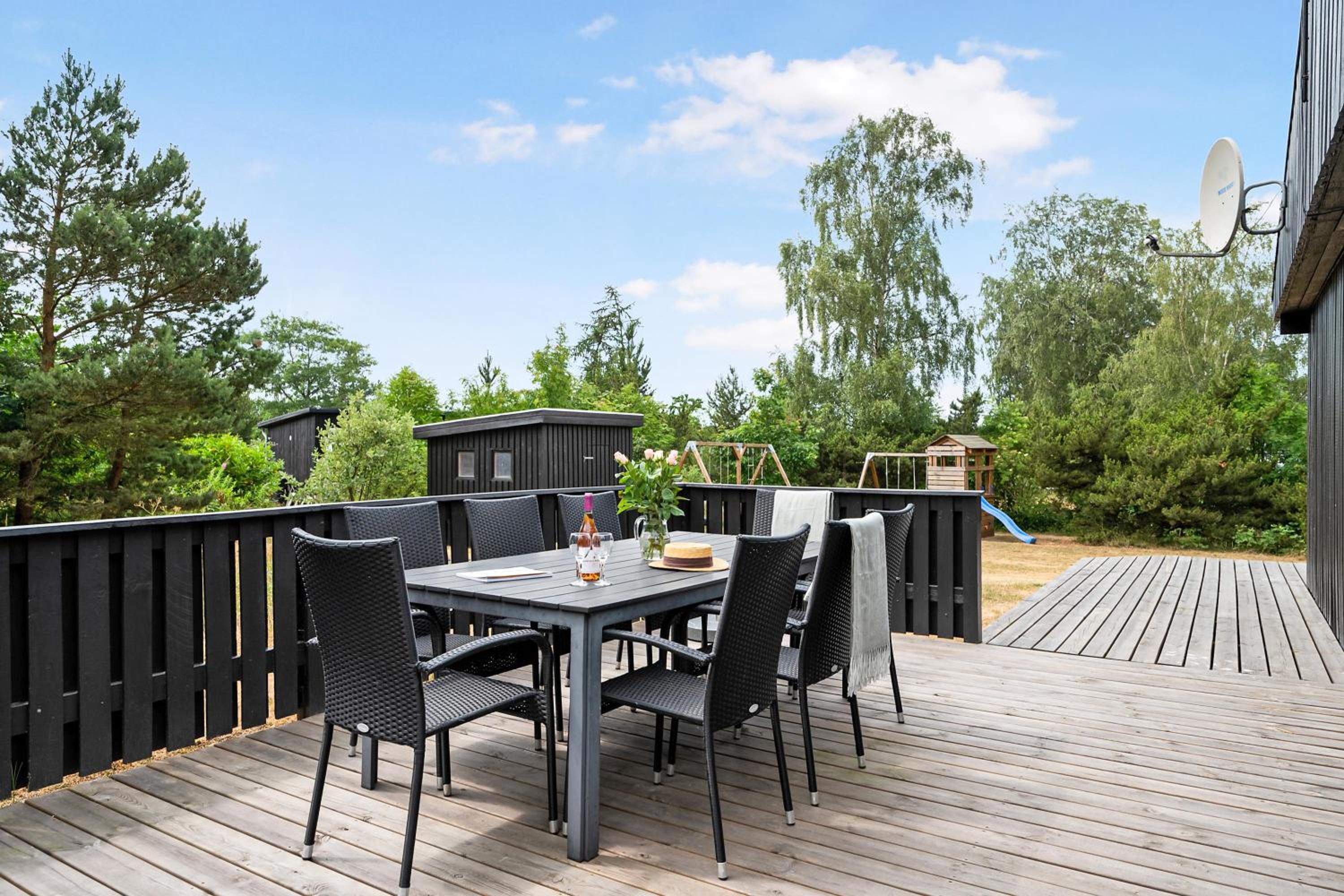 Lovely Holiday Home Within Walking Distance To A Great Beach
