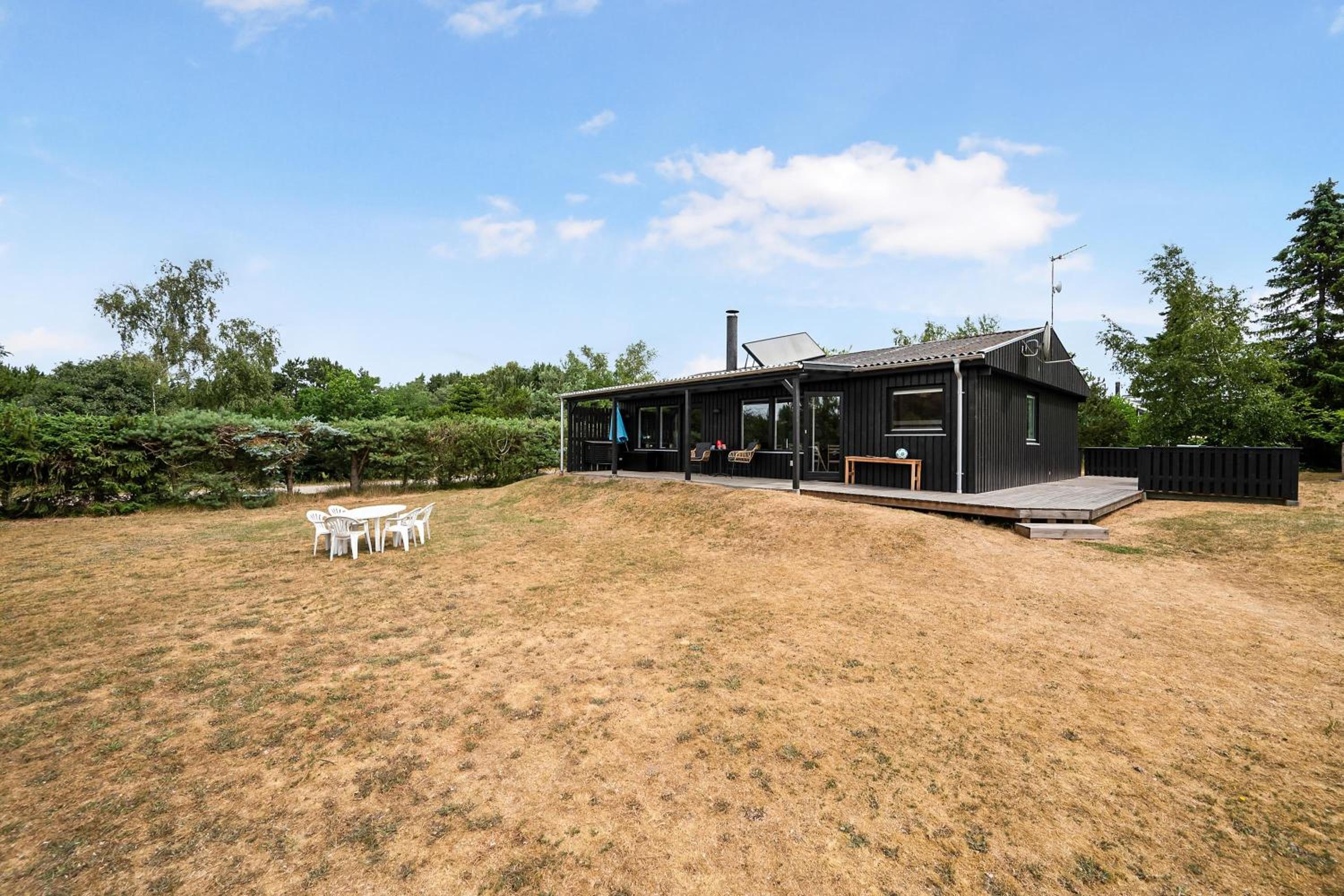 Lovely Holiday Home Within Walking Distance To A Great Beach