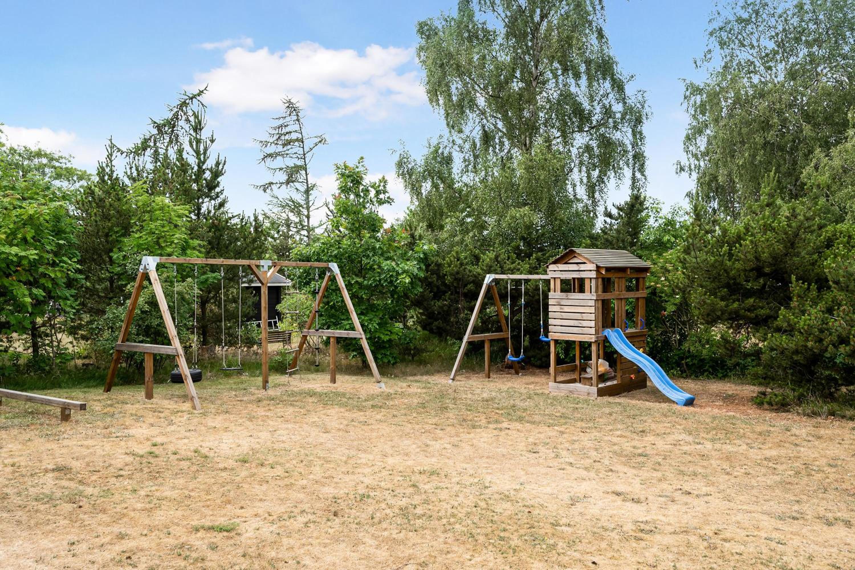 Lovely Holiday Home Within Walking Distance To A Great Beach