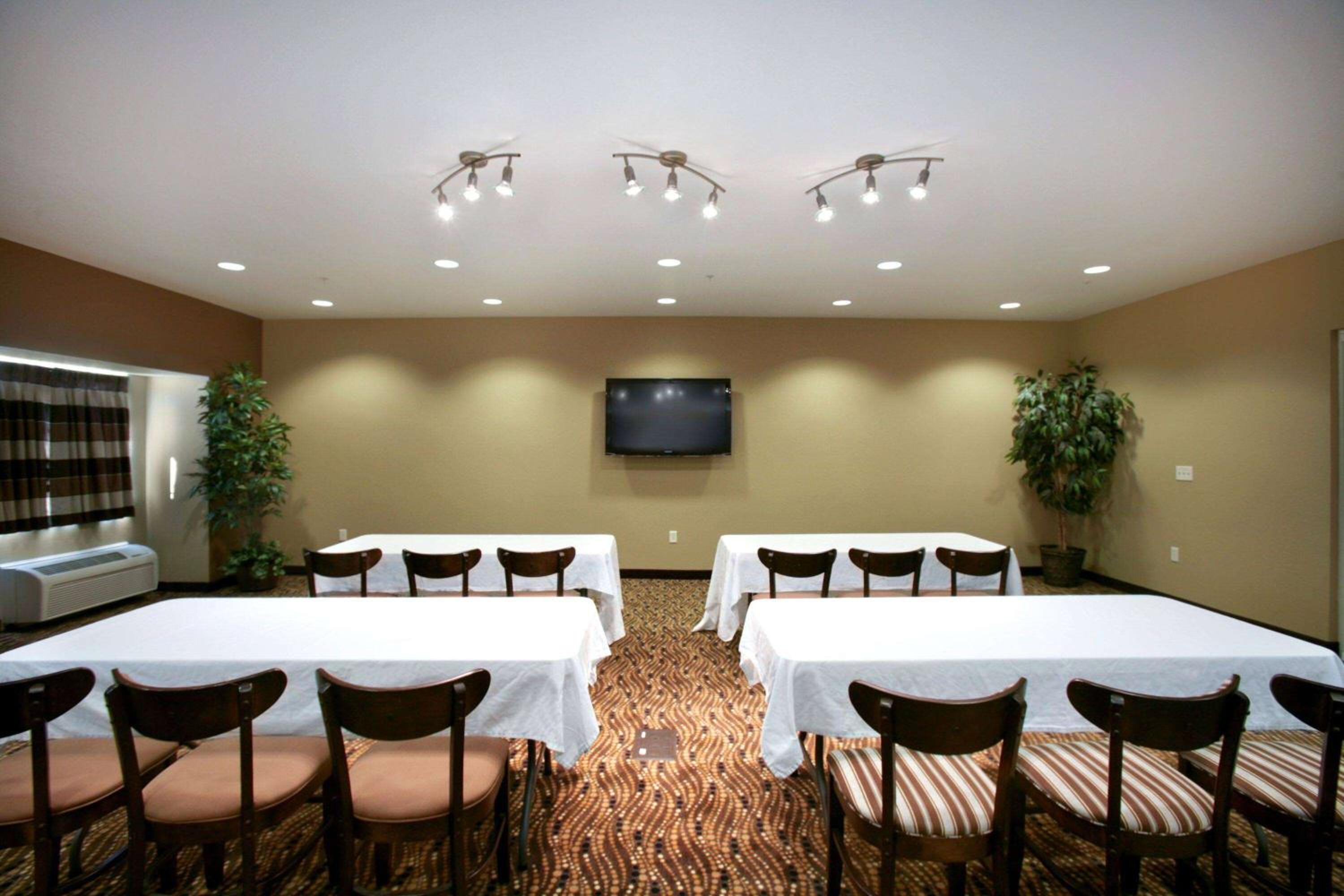 Council Bluffs Vacations - Microtel Inn Suites by Wyndham Bluffs - Property Image 18