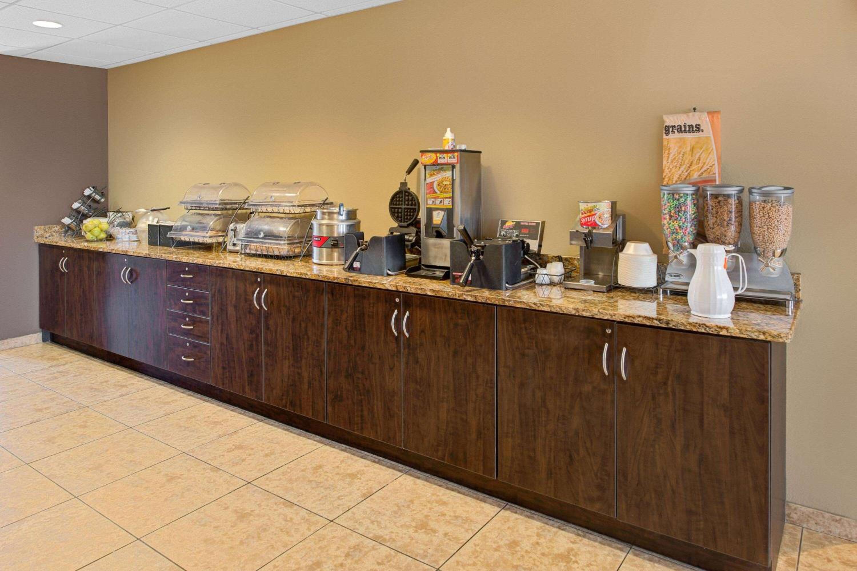 Council Bluffs Vacations - Microtel Inn Suites by Wyndham Bluffs - Property Image 19