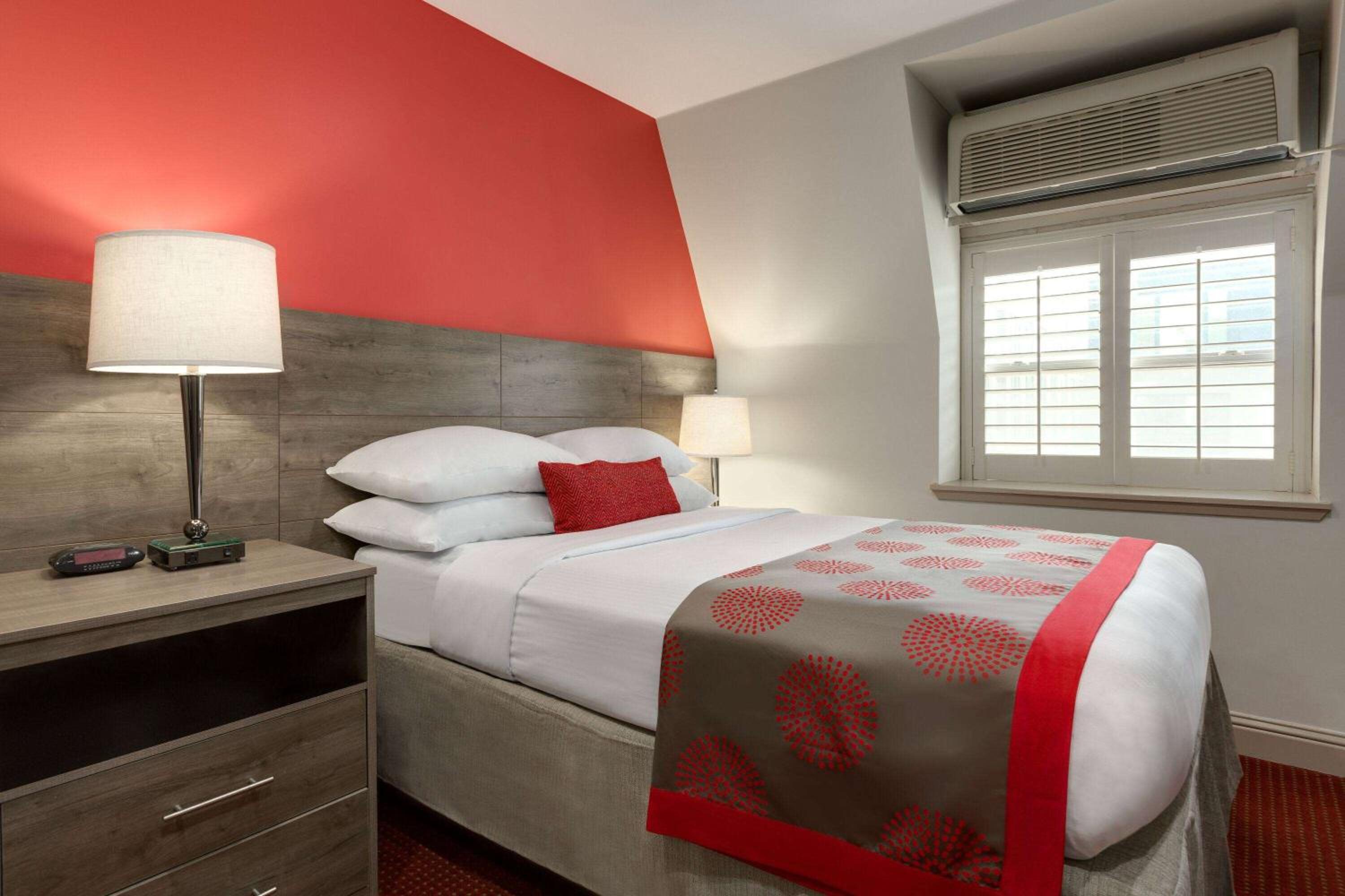 Oakland Vacations - Ramada by Wyndham Oakland Downtown City Center - Property Image 37
