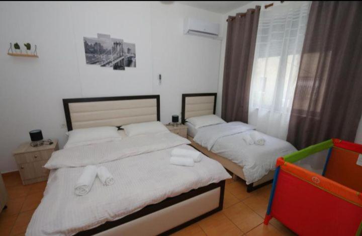 Tonis Apartment