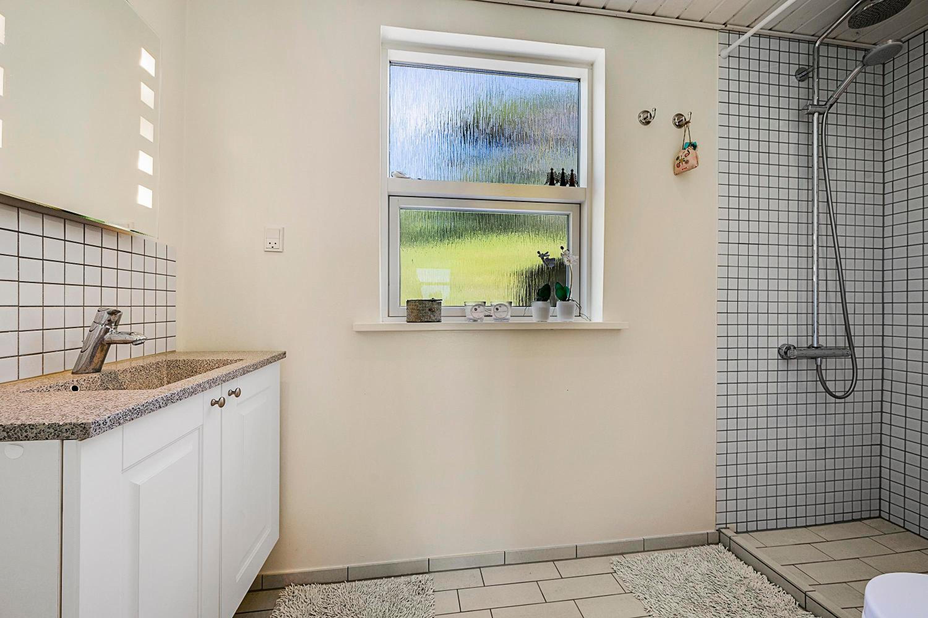 Spacious Holiday Home With Sea Glimpse Walking Distance To Lyngsbæk Beach