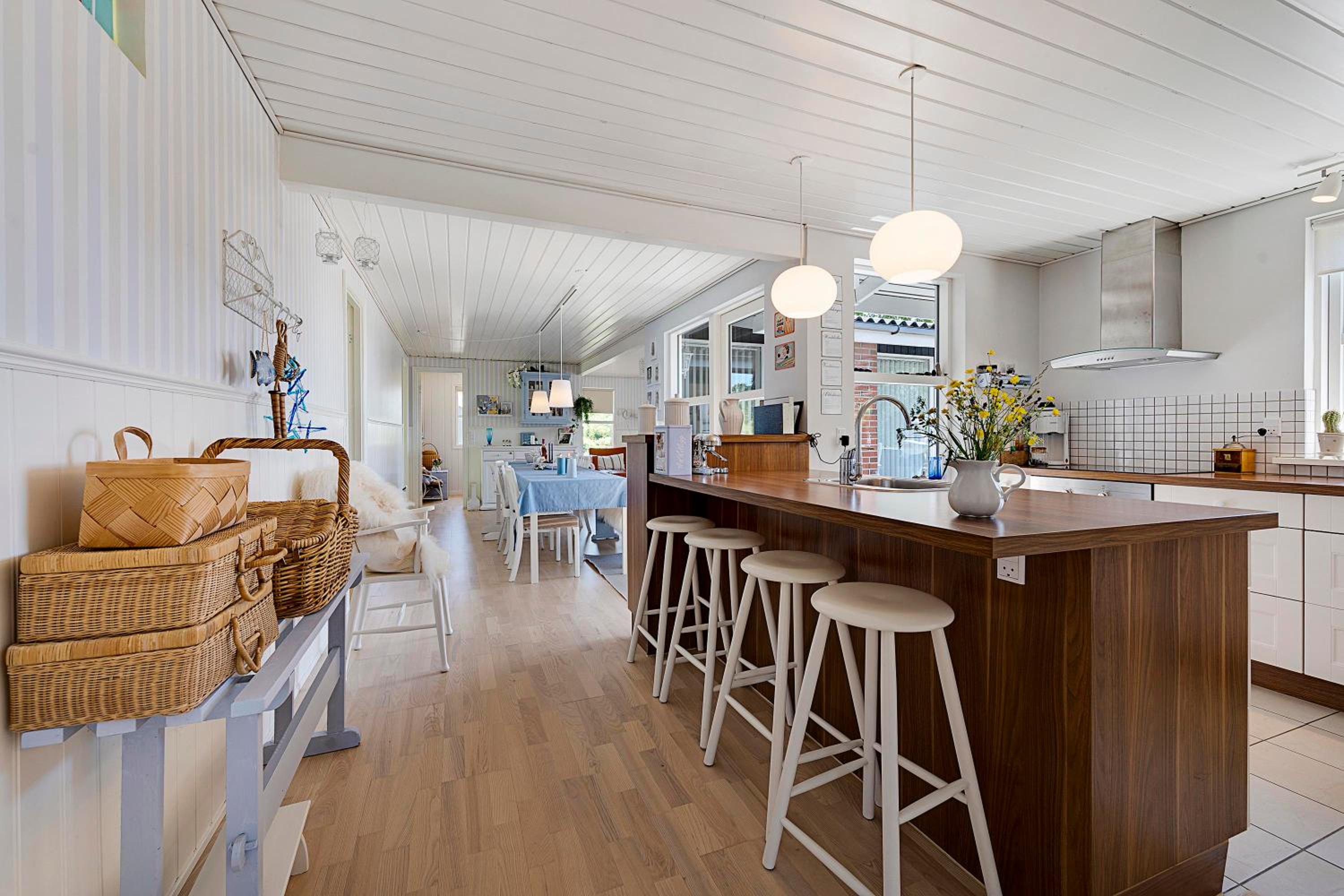 Spacious Holiday Home With Sea Glimpse Walking Distance To Lyngsbæk Beach