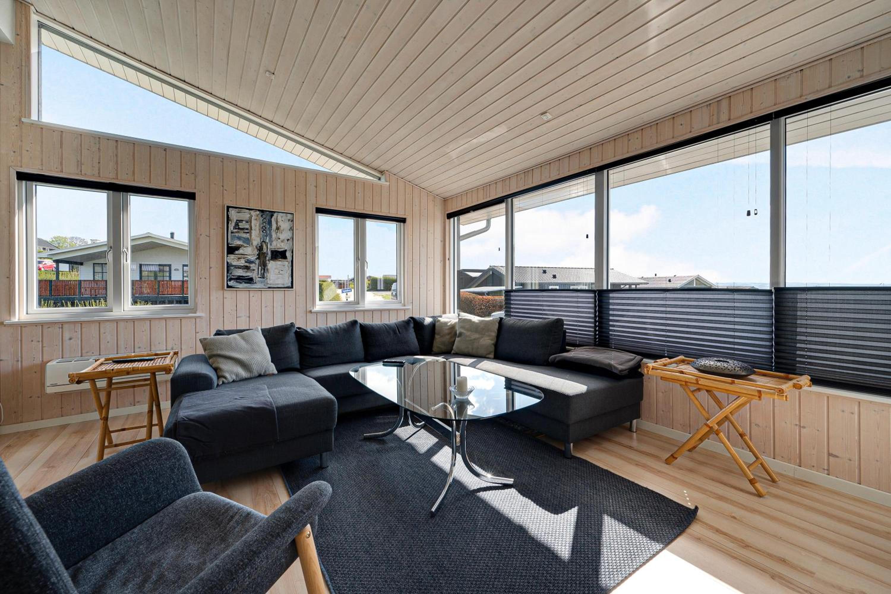 Nybygget Feriehus Højt Beliggende Ved Følle Strand Med Udsigt Over Aarhus Bugten