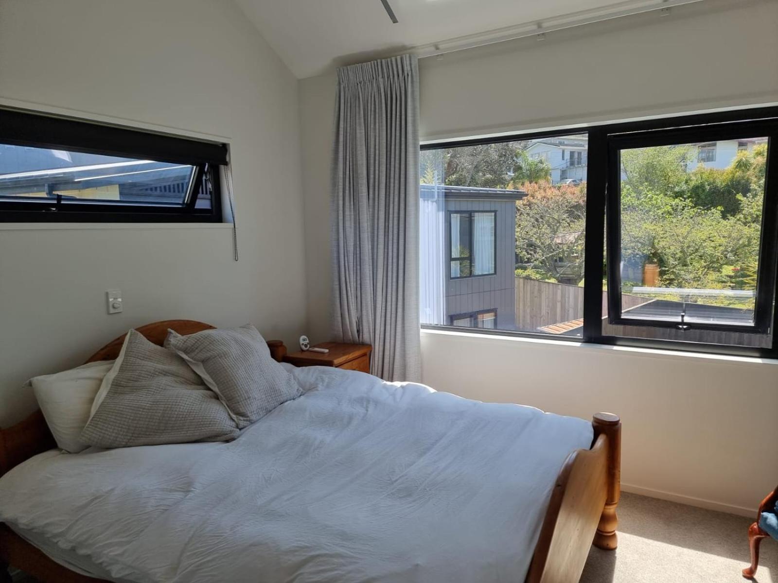 Beautiful Modern Home Close To Beach view 3