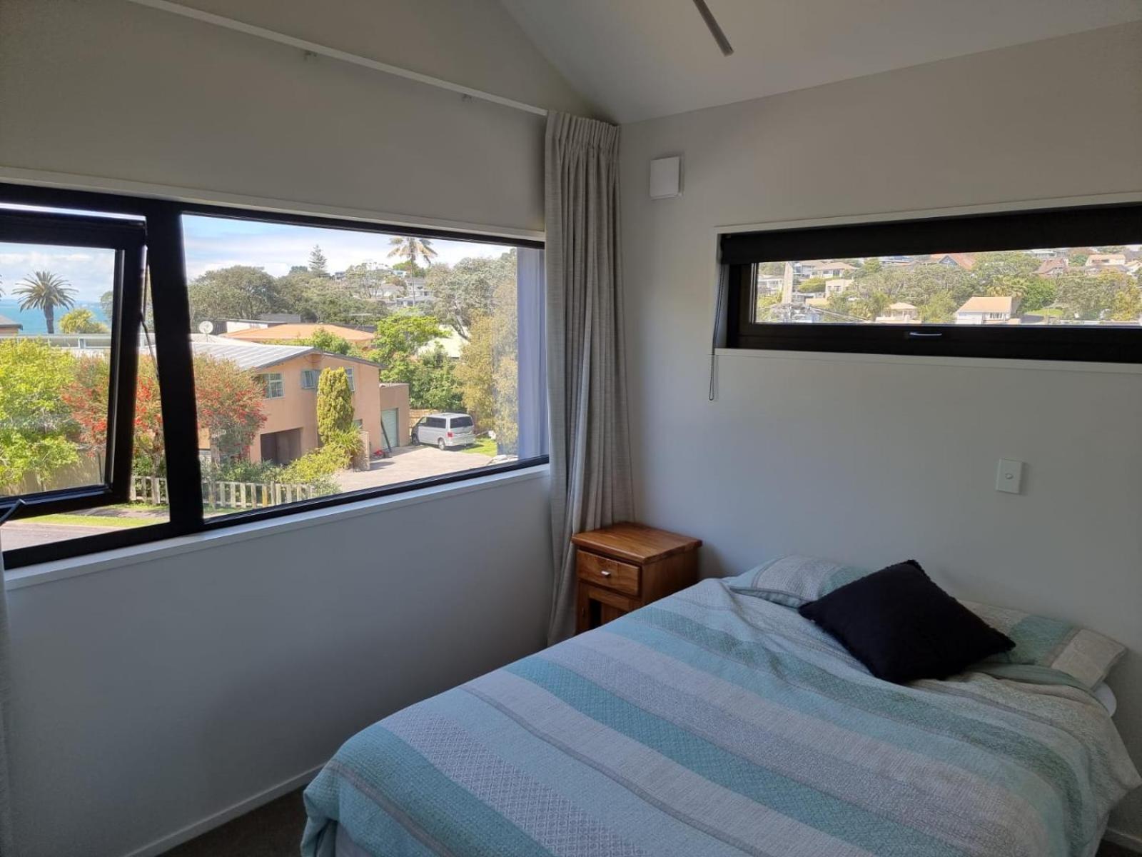 Beautiful Modern Home Close To Beach view 4