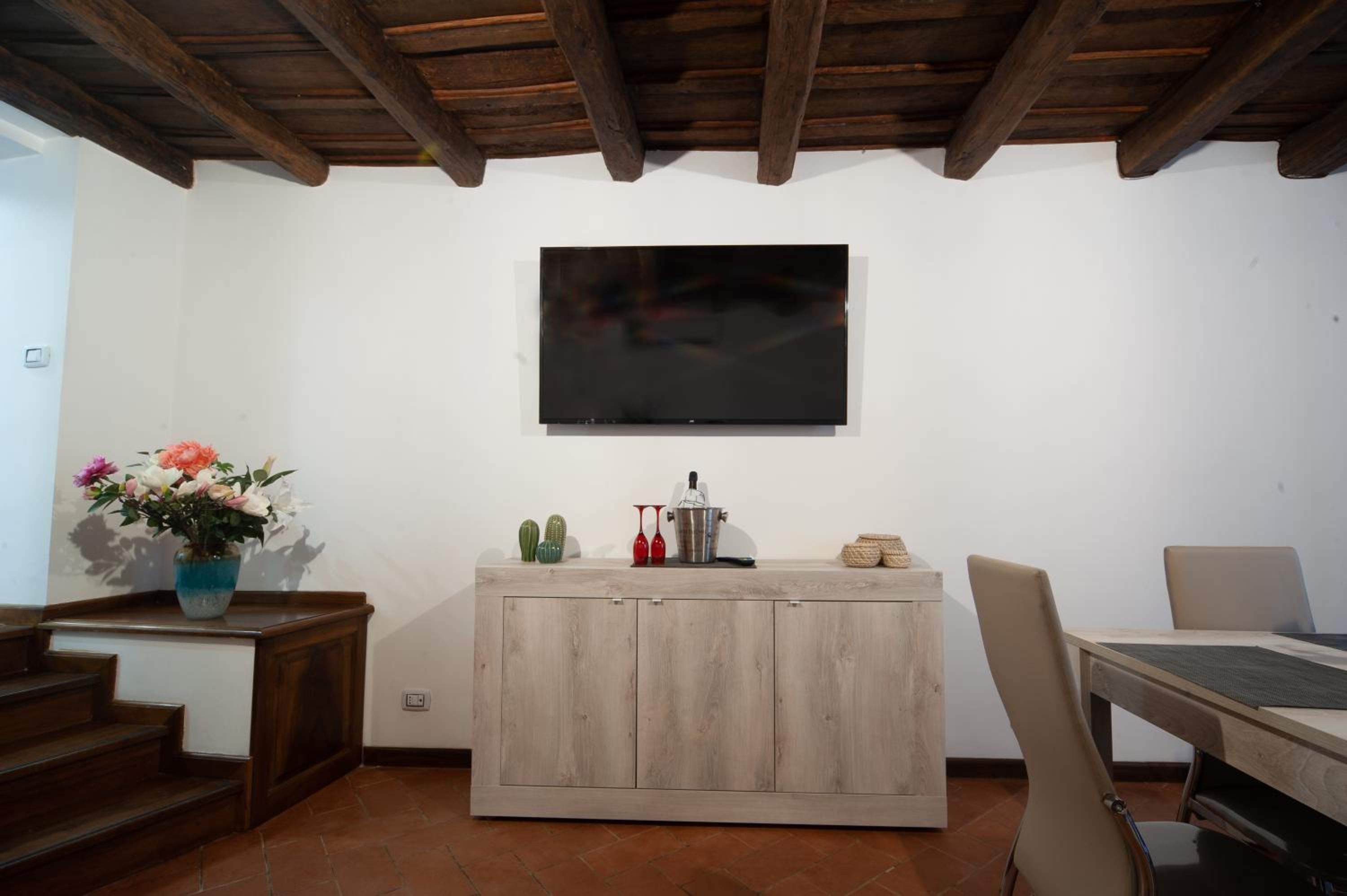 Navona Jacuzzi Apartment photo 3