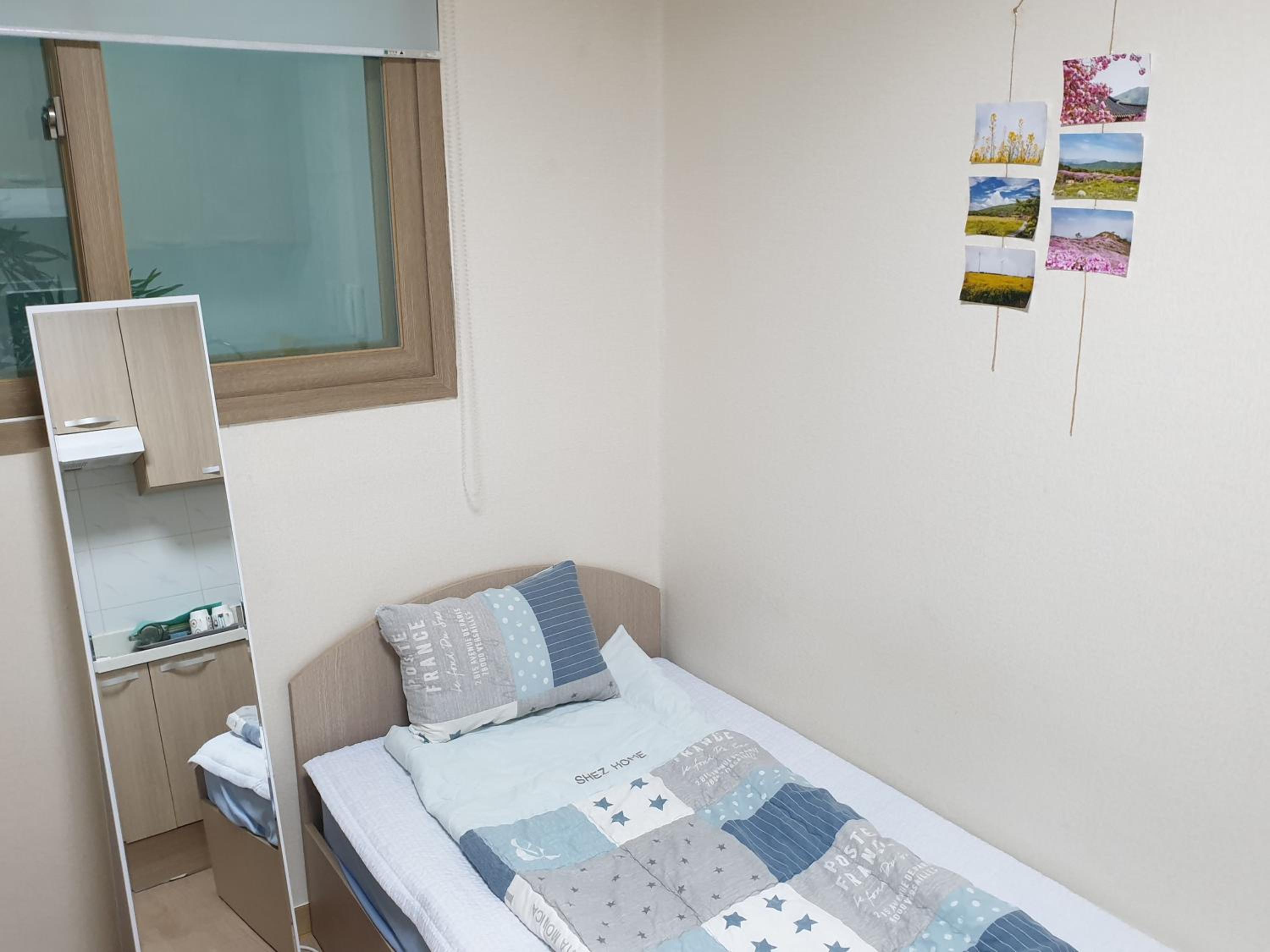 Hongdae Yeonhui Guesthouse B208