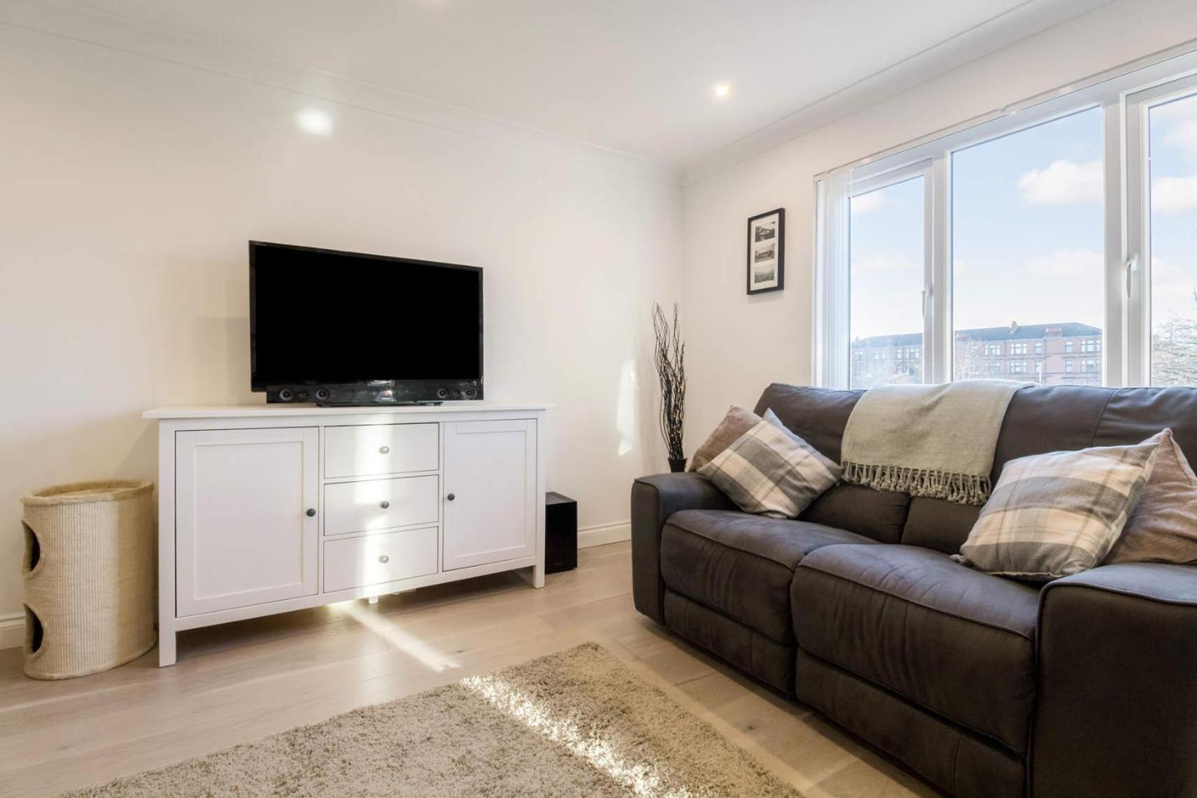 Bonnie - Lovely two bedroom house close to Queens Park and Hampden Stadium view 3
