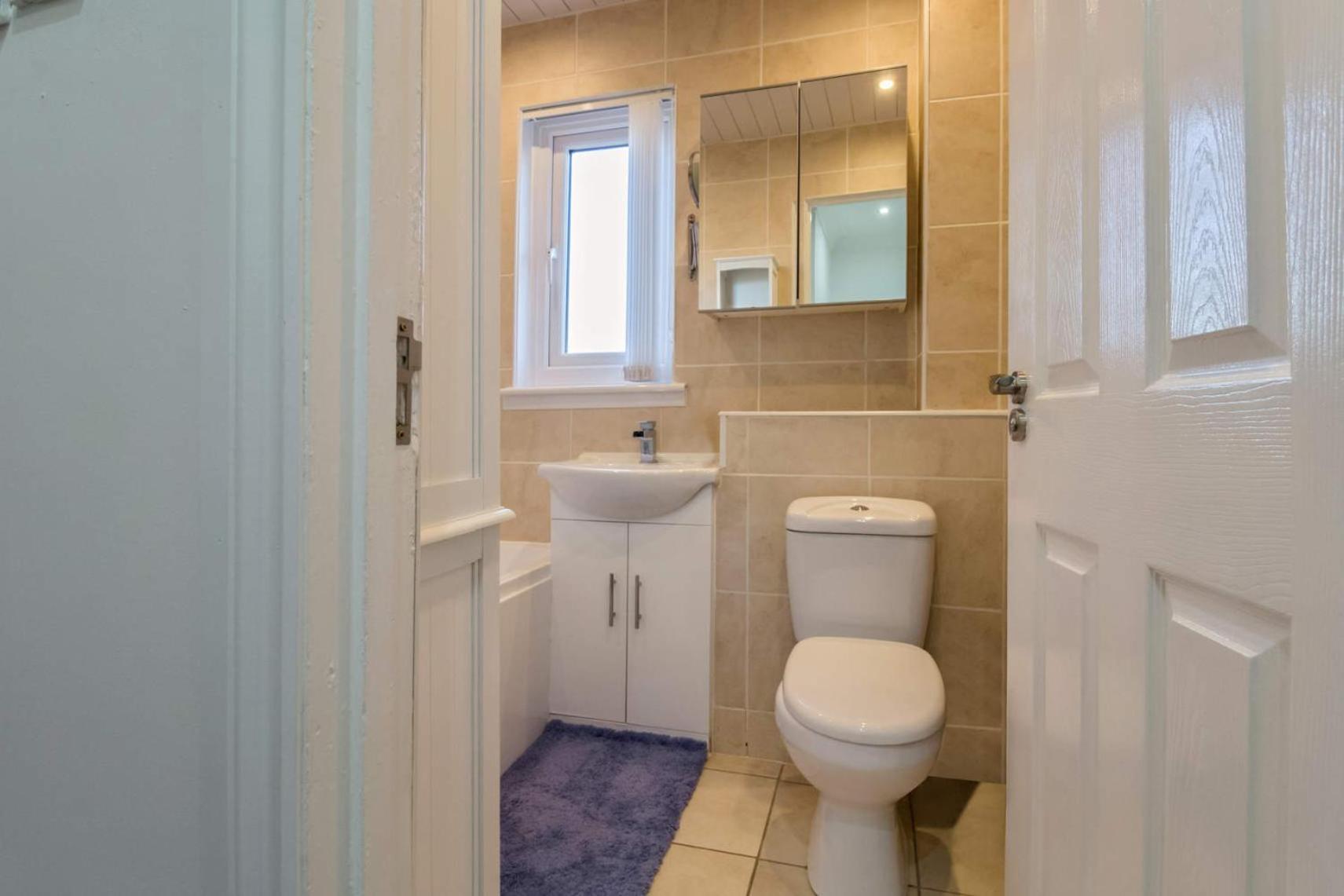 Bonnie - Lovely two bedroom house close to Queens Park and Hampden Stadium view 4