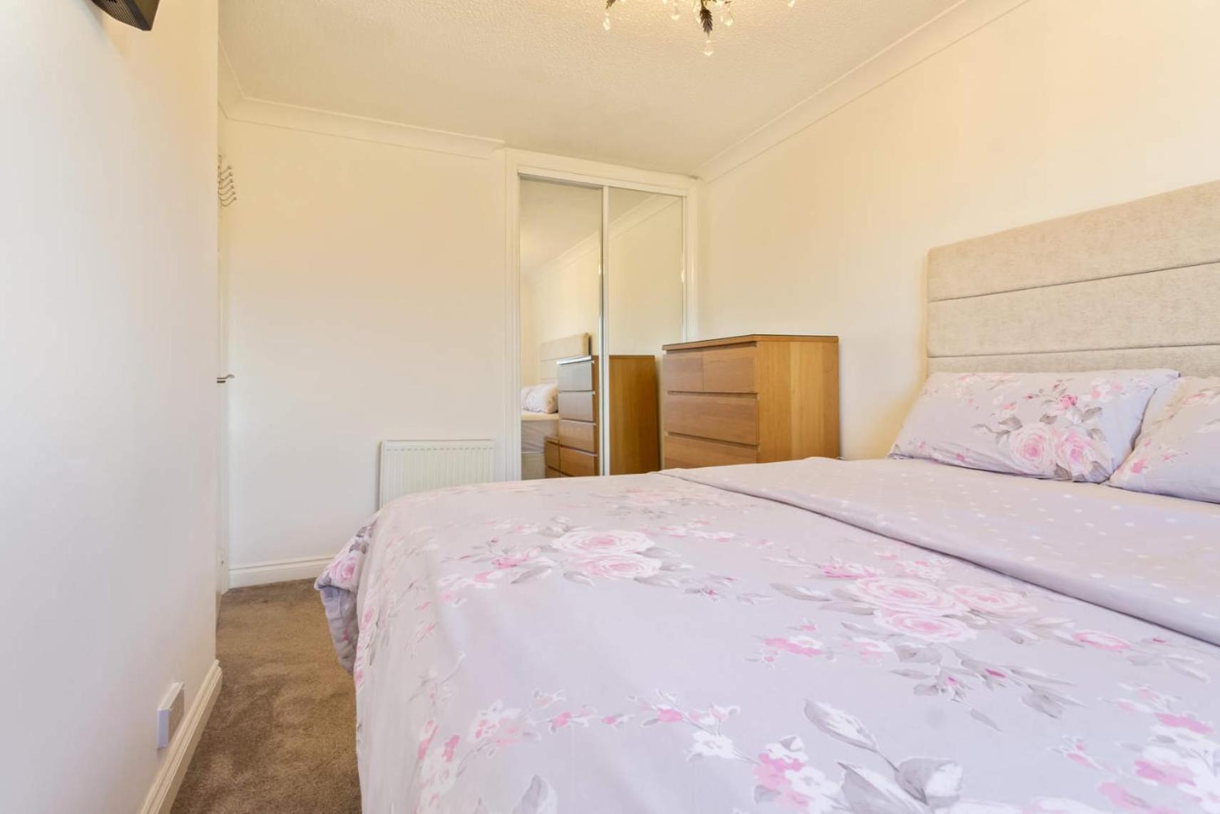 Bonnie - Lovely two bedroom house close to Queens Park and Hampden Stadium view 5