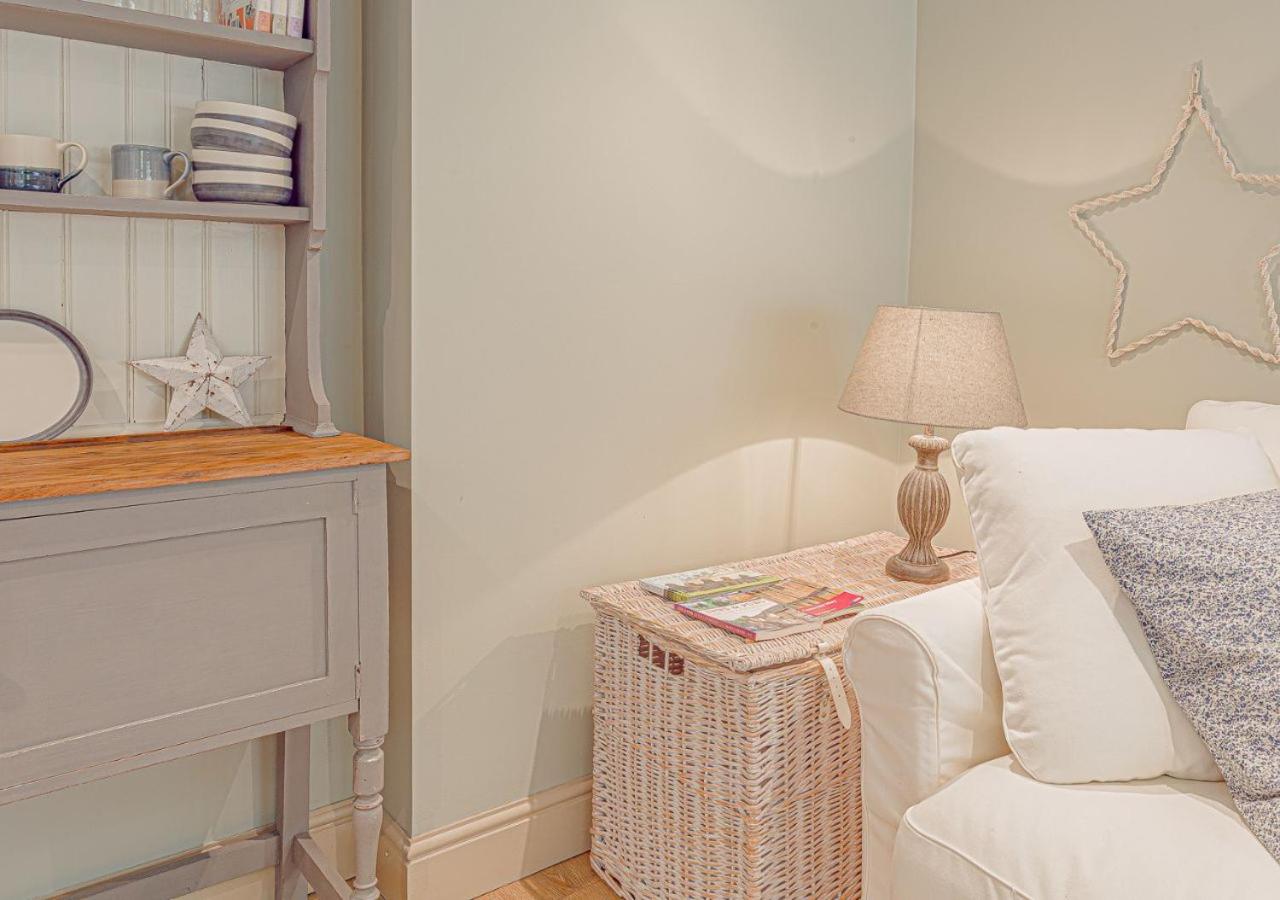 Mill House Cottage - Star Stay on The Cotswold Way view 2