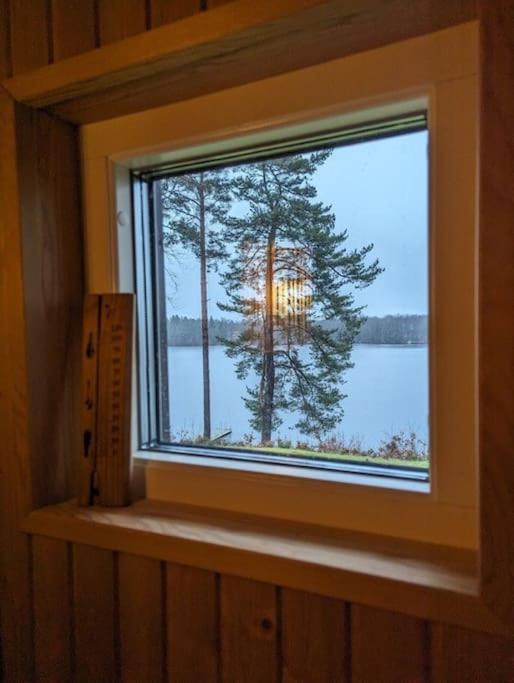 Modern stuga med strandtomt view 5