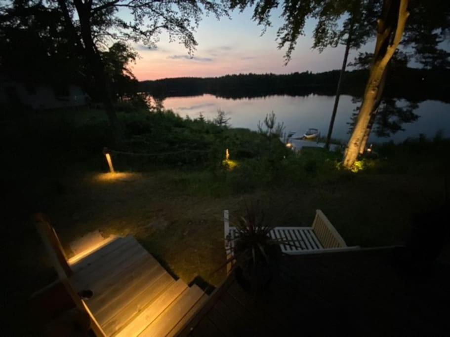 Modern stuga med strandtomt view 4