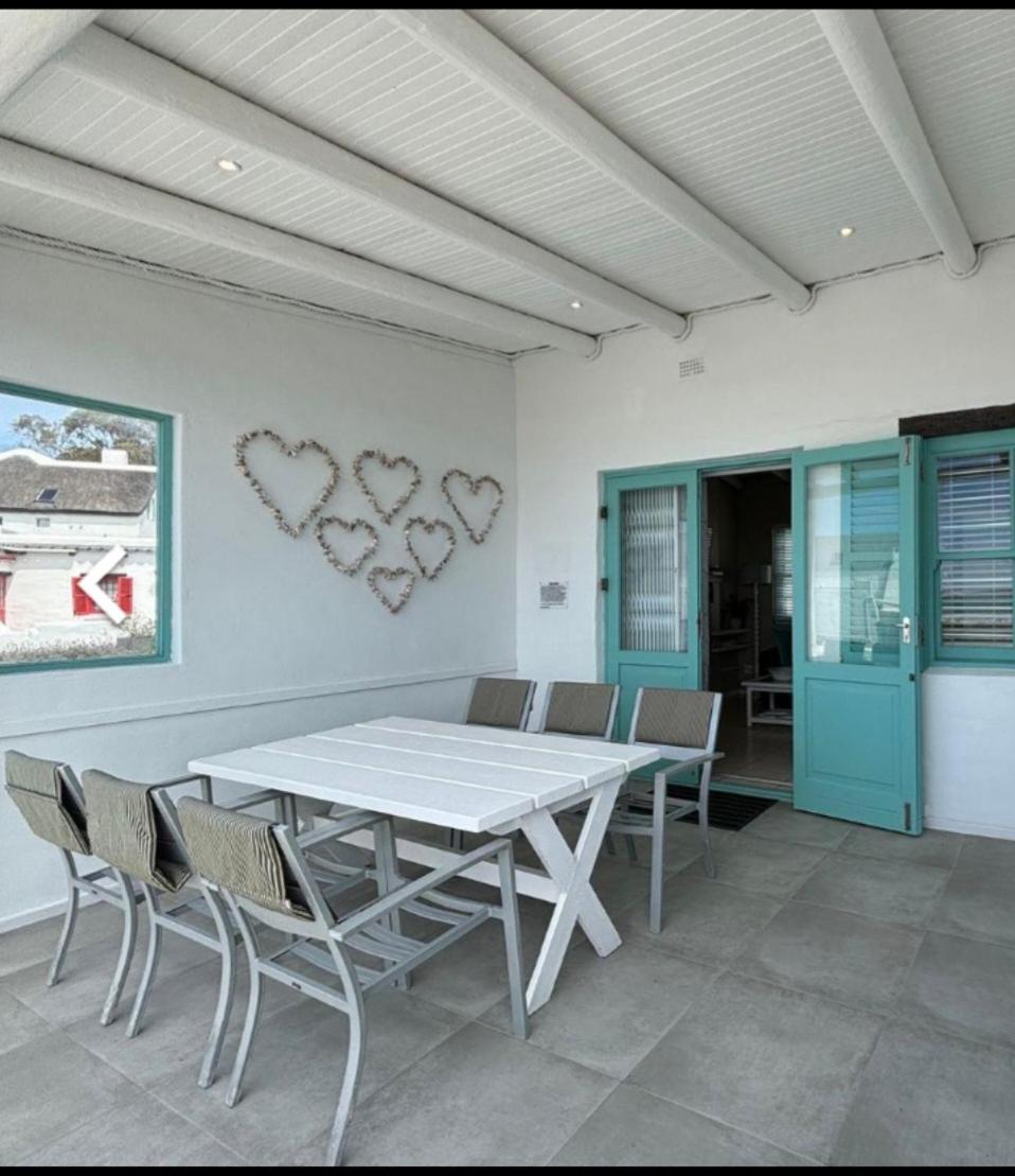 Duintjie Beach Cottage view 4