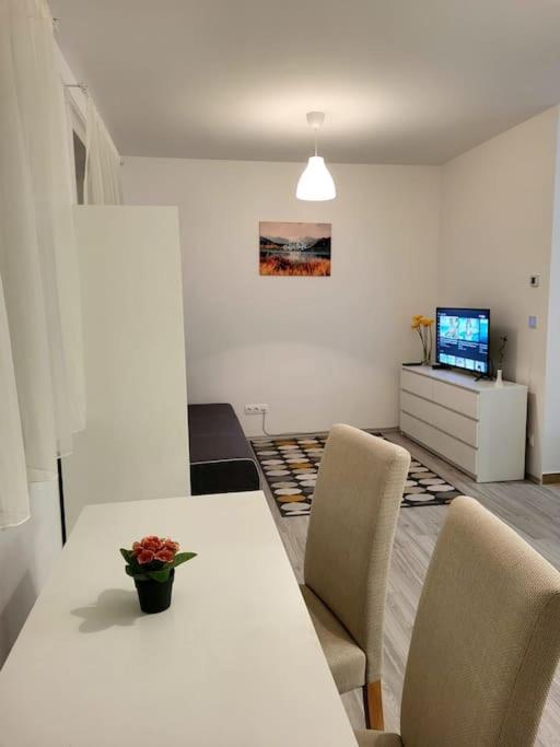 Blue River Apartment with Sauna&Gym and Parking