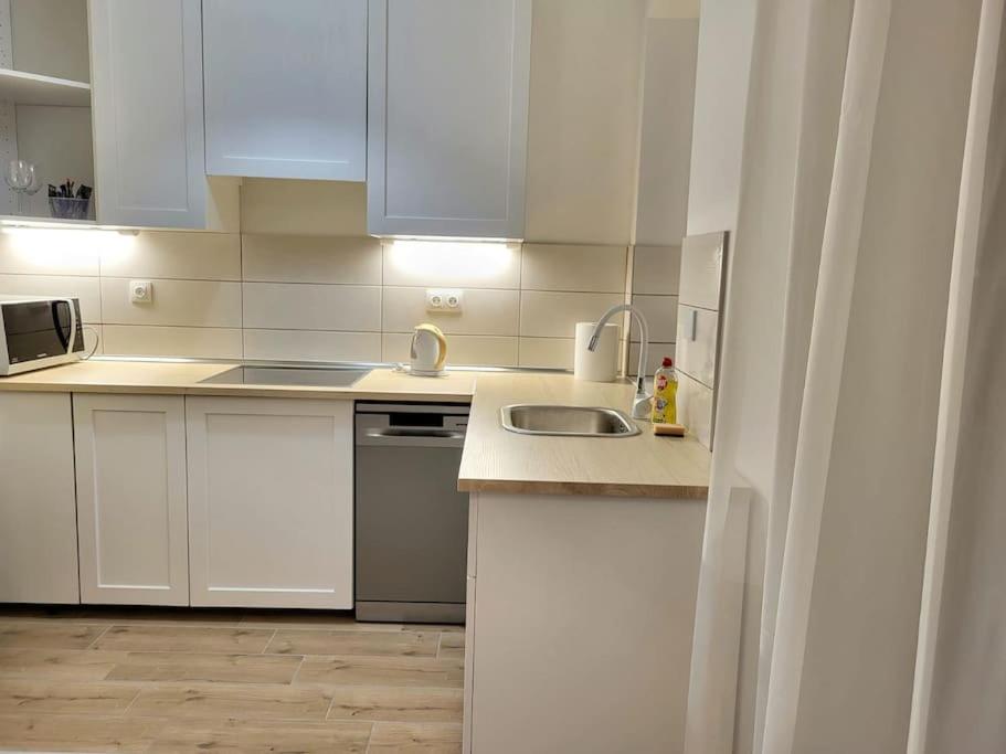 Blue River Apartment with Sauna&Gym and Parking