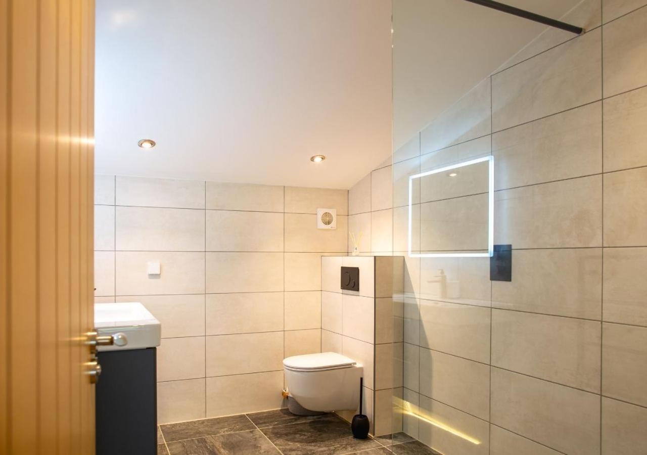 Orchard Barn - Luxury 4 BD Barn Conversion! view 2