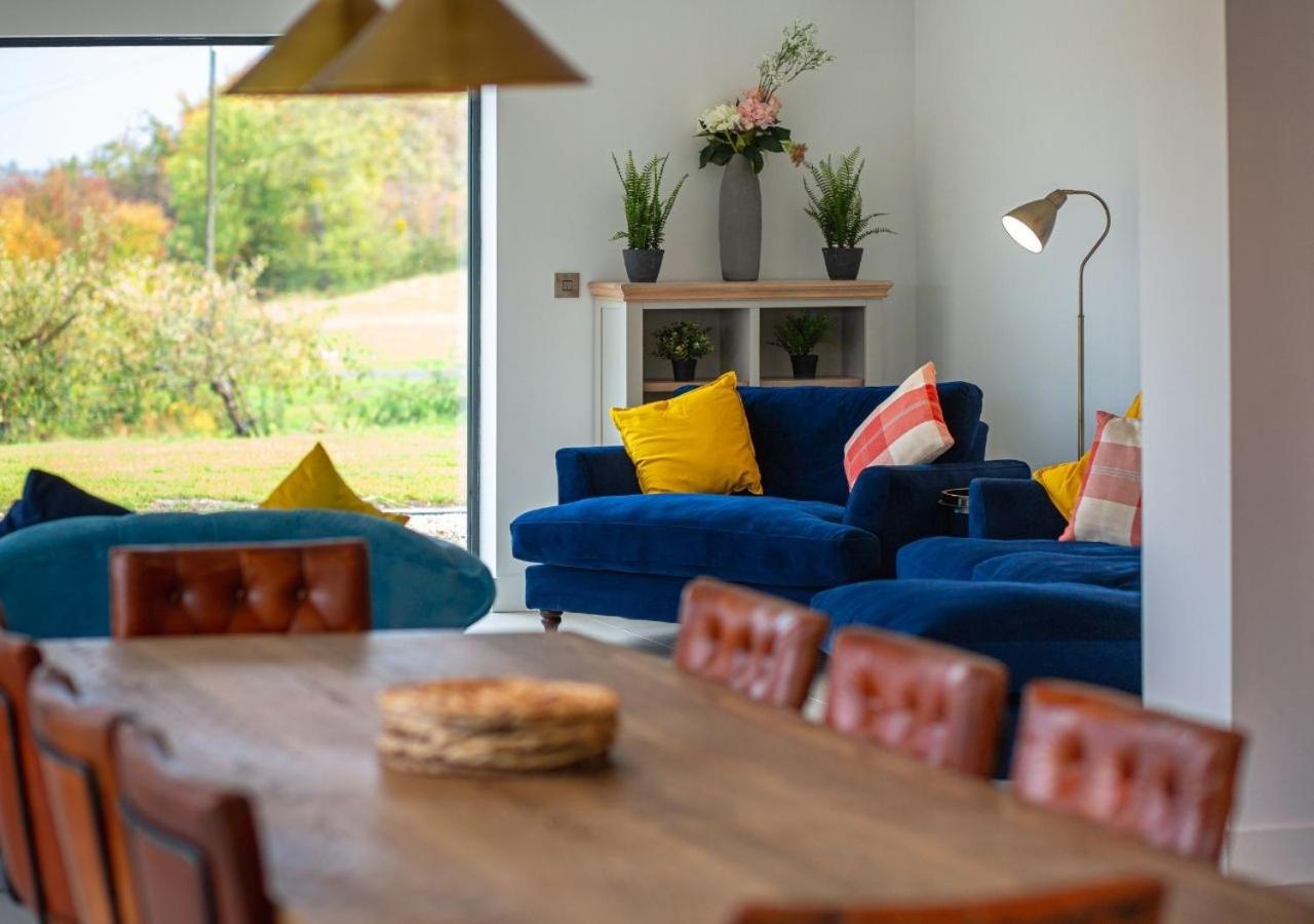 Orchard Barn - Luxury 4 BD Barn Conversion! view 3