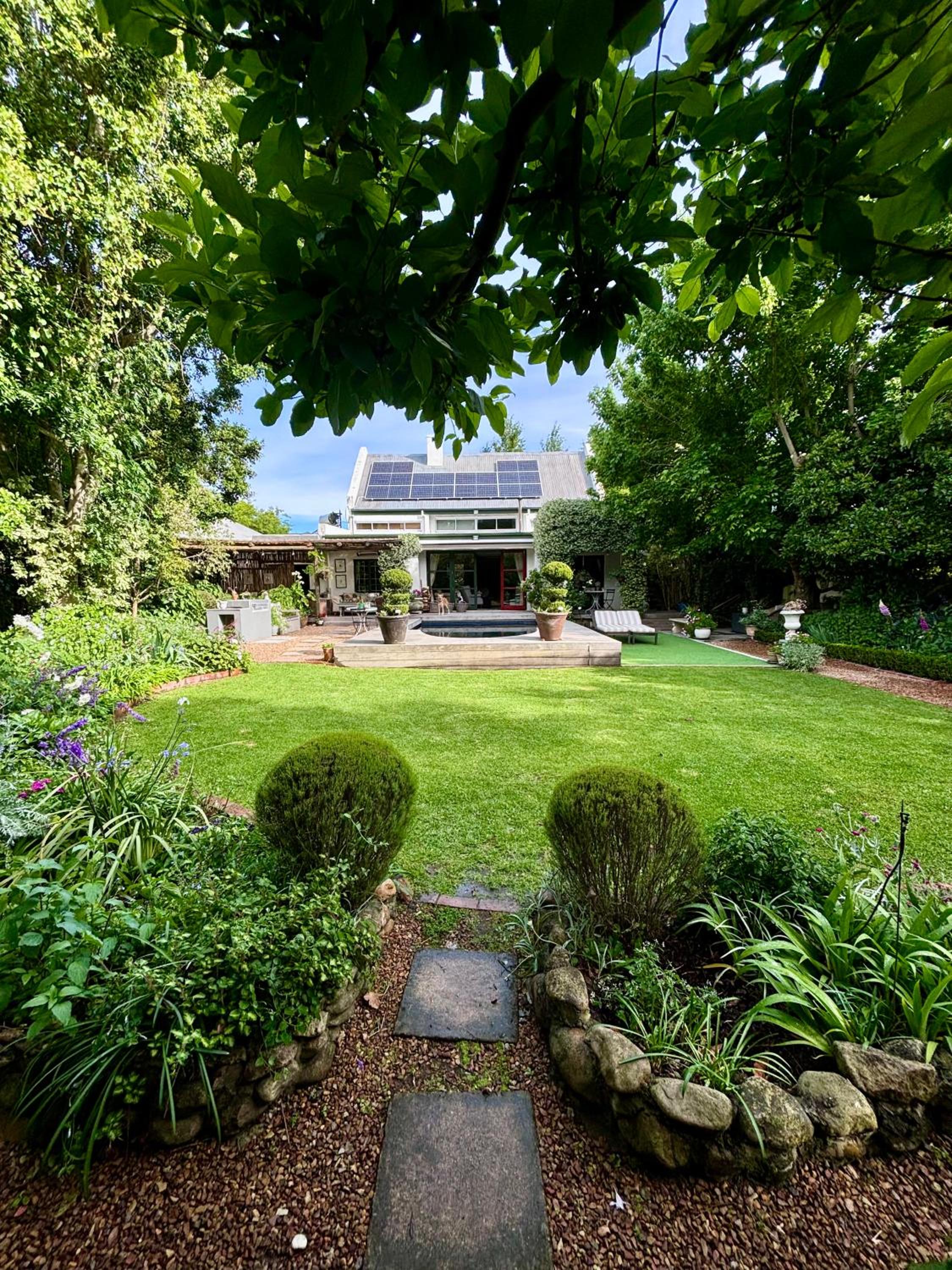 Garden oasis in the village view 4